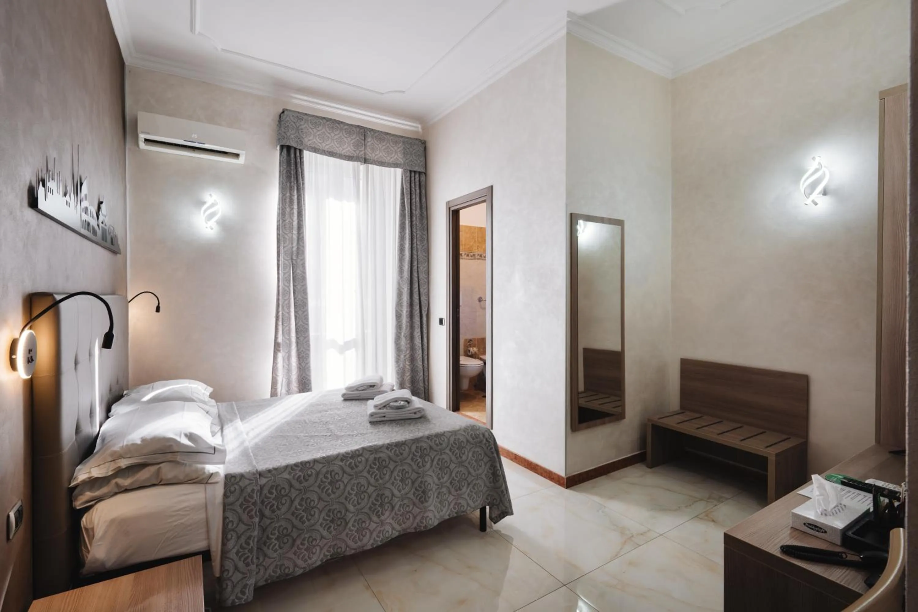 Photo of the whole room, Bed in Hotel Centro Cavour Roma