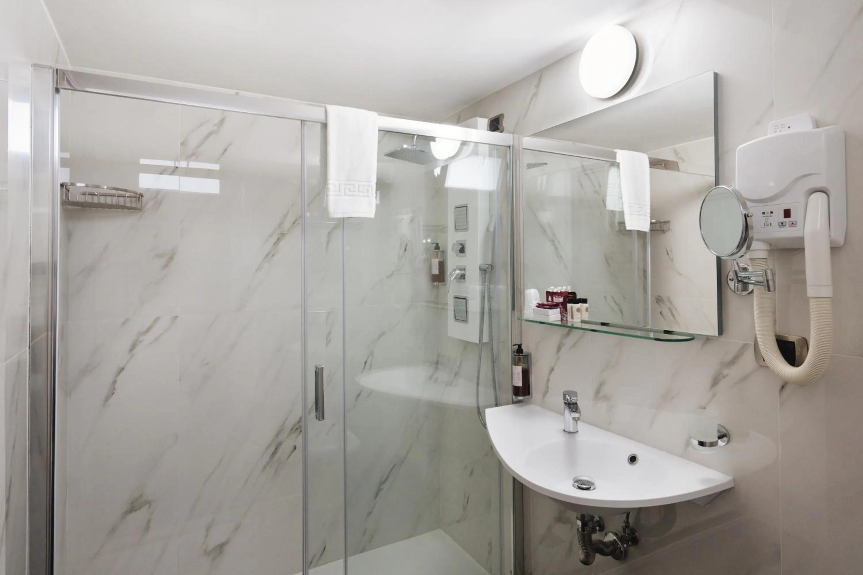 Bathroom in Hotel Centro Cavour Roma