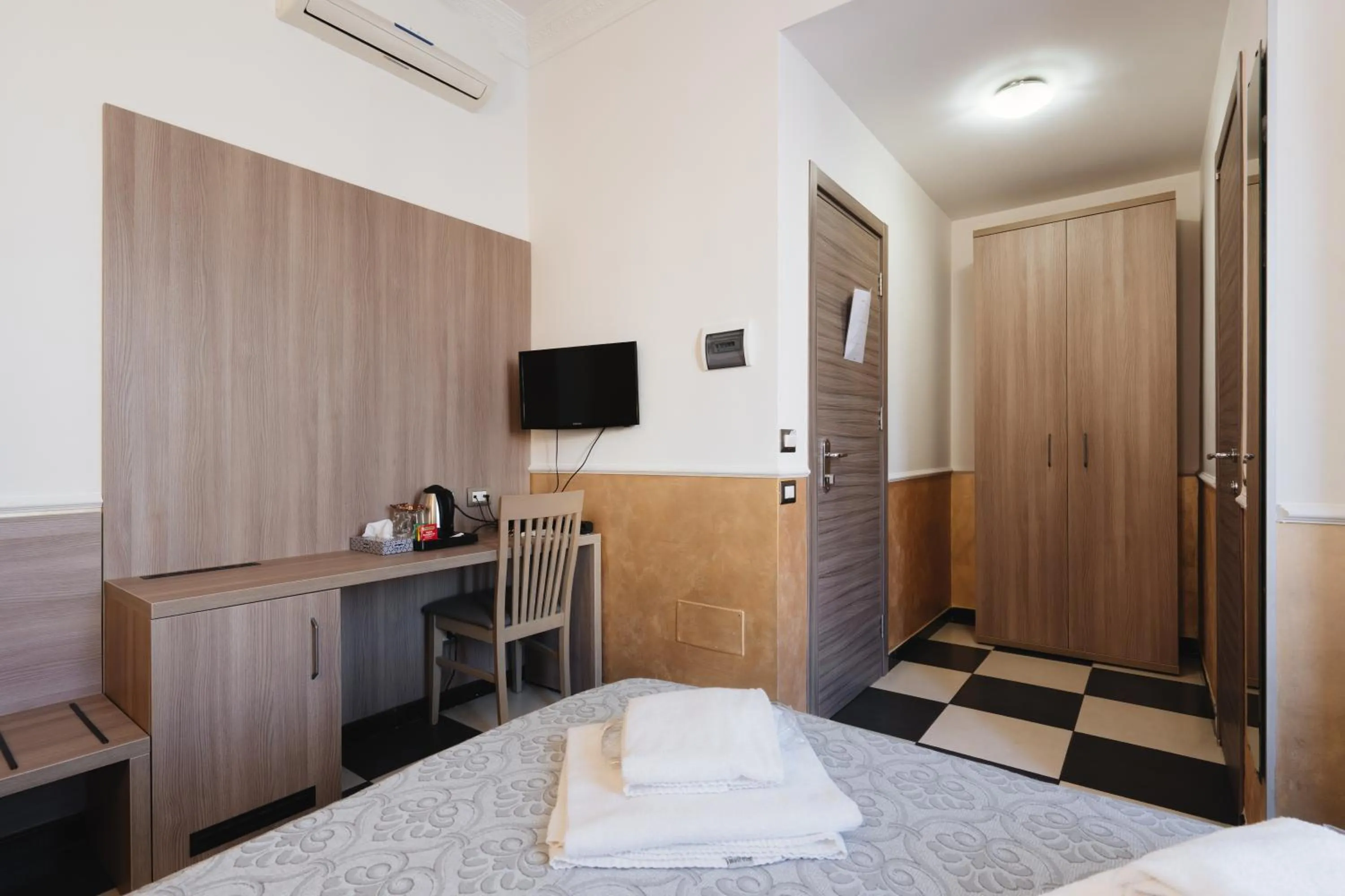 Photo of the whole room, Bed in Hotel Centro Cavour Roma