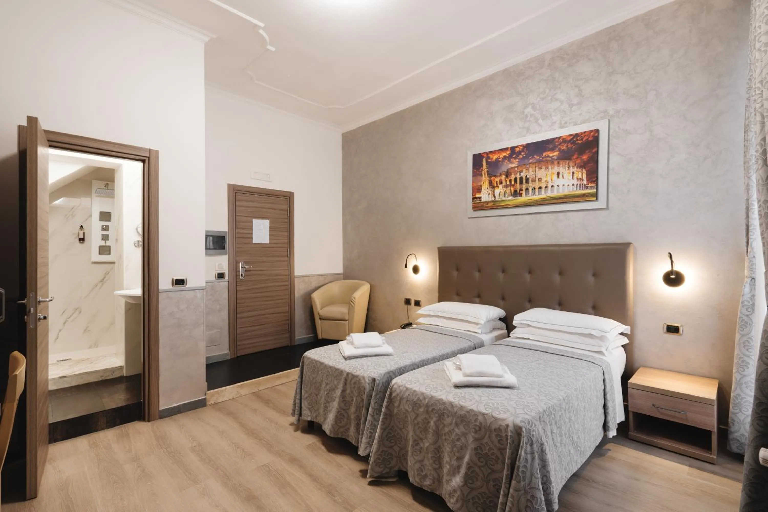 Photo of the whole room, Bed in Hotel Centro Cavour Roma