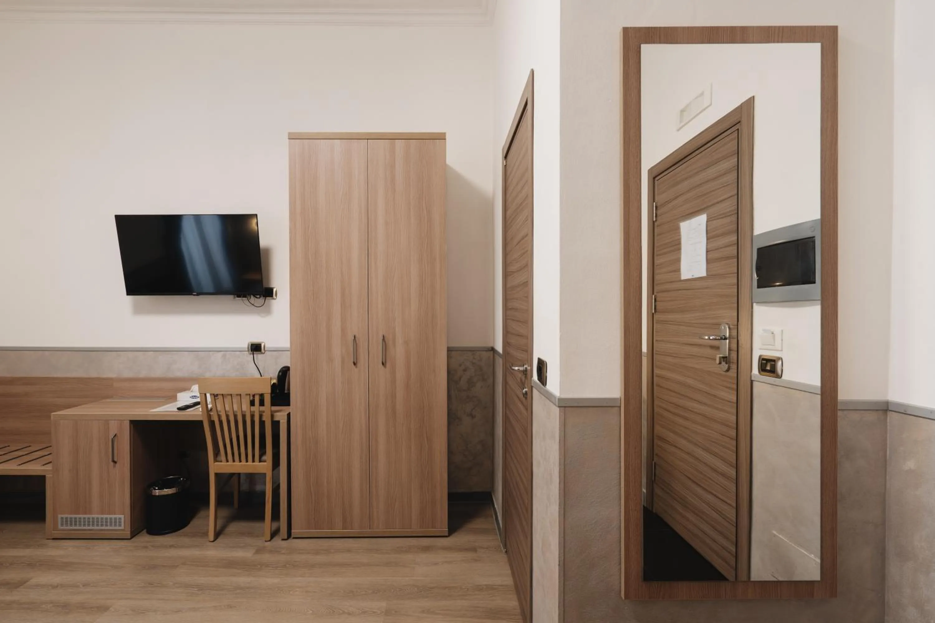 TV and multimedia in Hotel Centro Cavour Roma