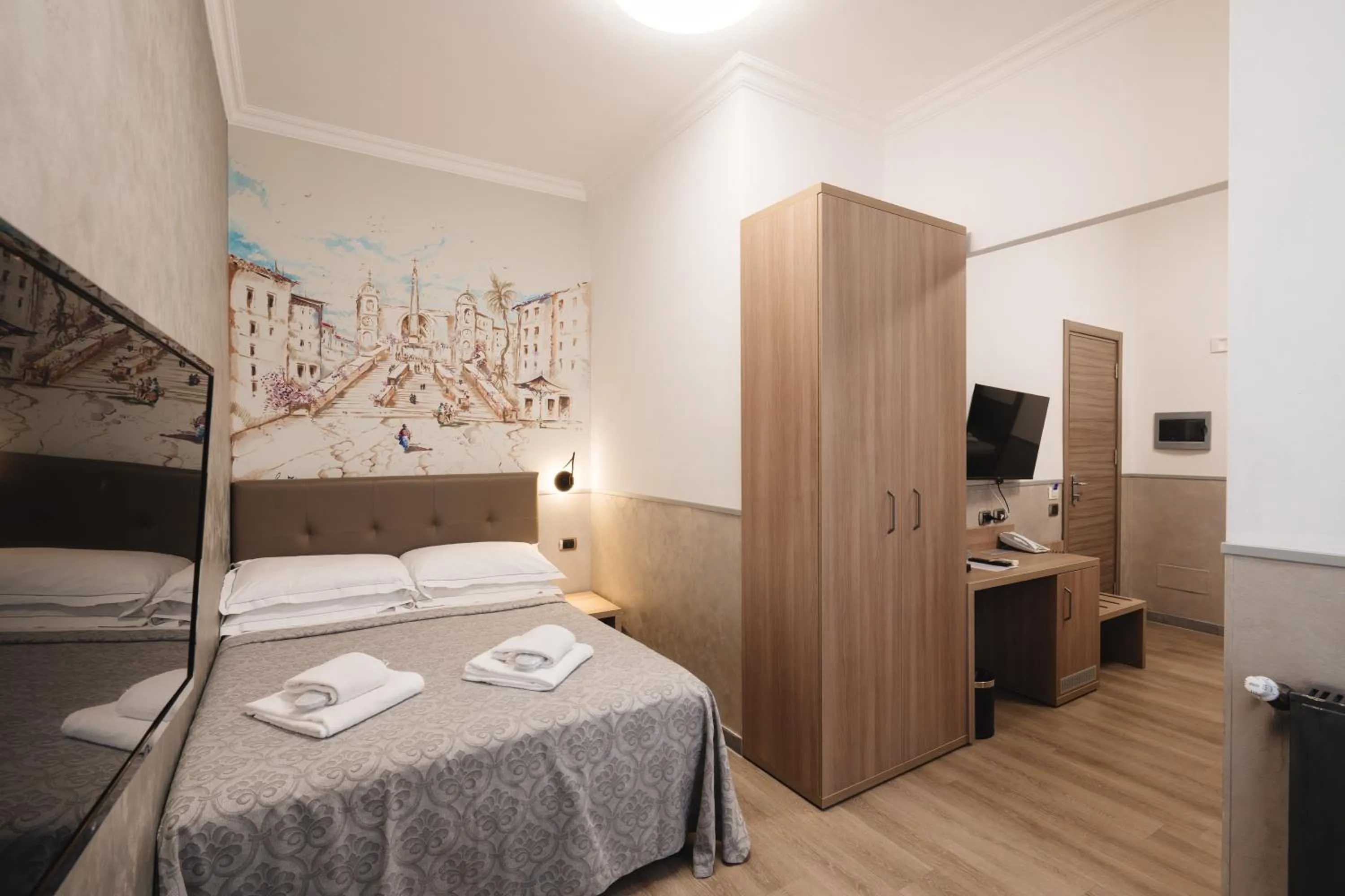 Photo of the whole room, Bed in Hotel Centro Cavour Roma