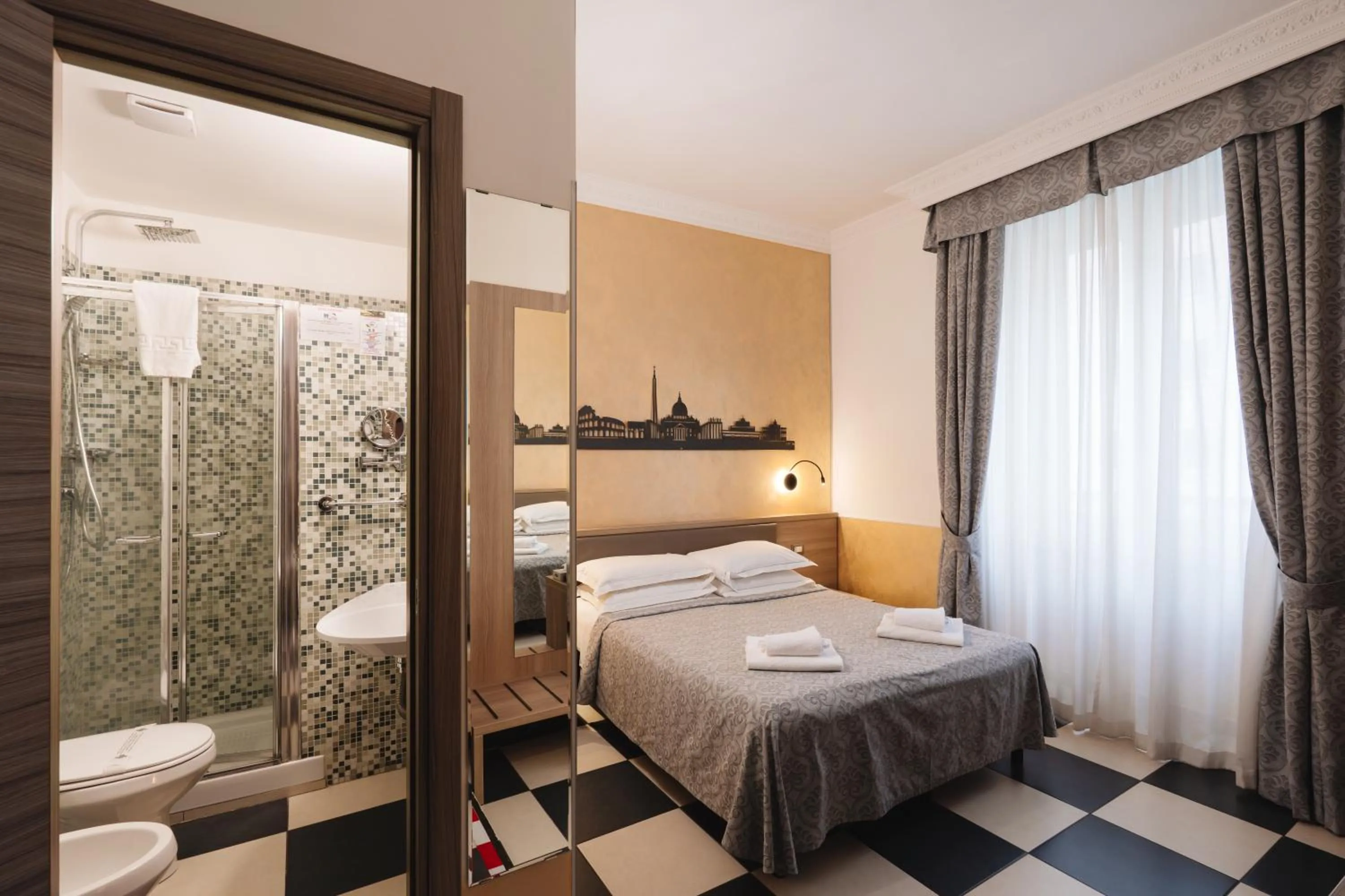 Photo of the whole room, Bed in Hotel Centro Cavour Roma