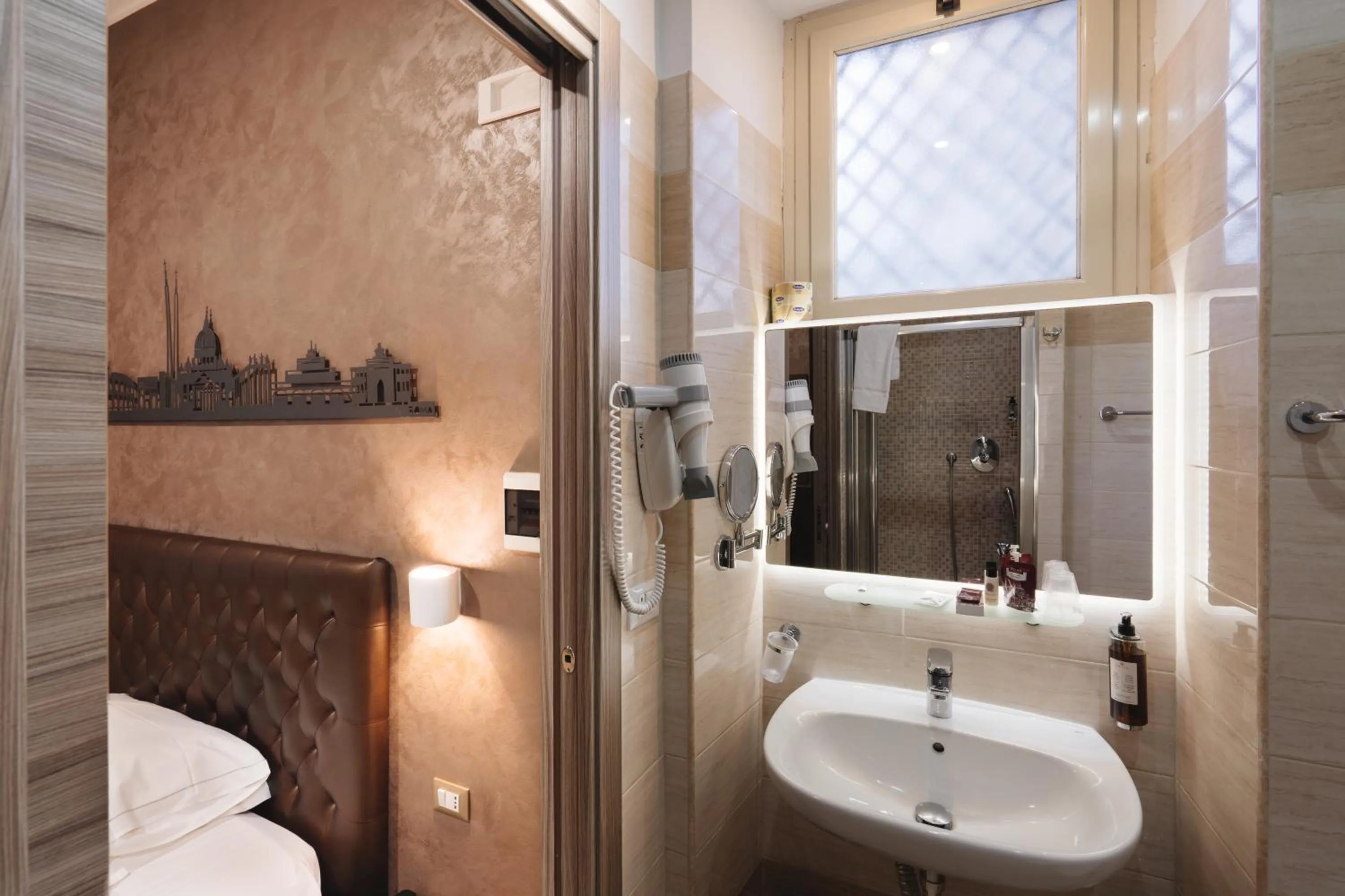 Shower in Hotel Centro Cavour Roma