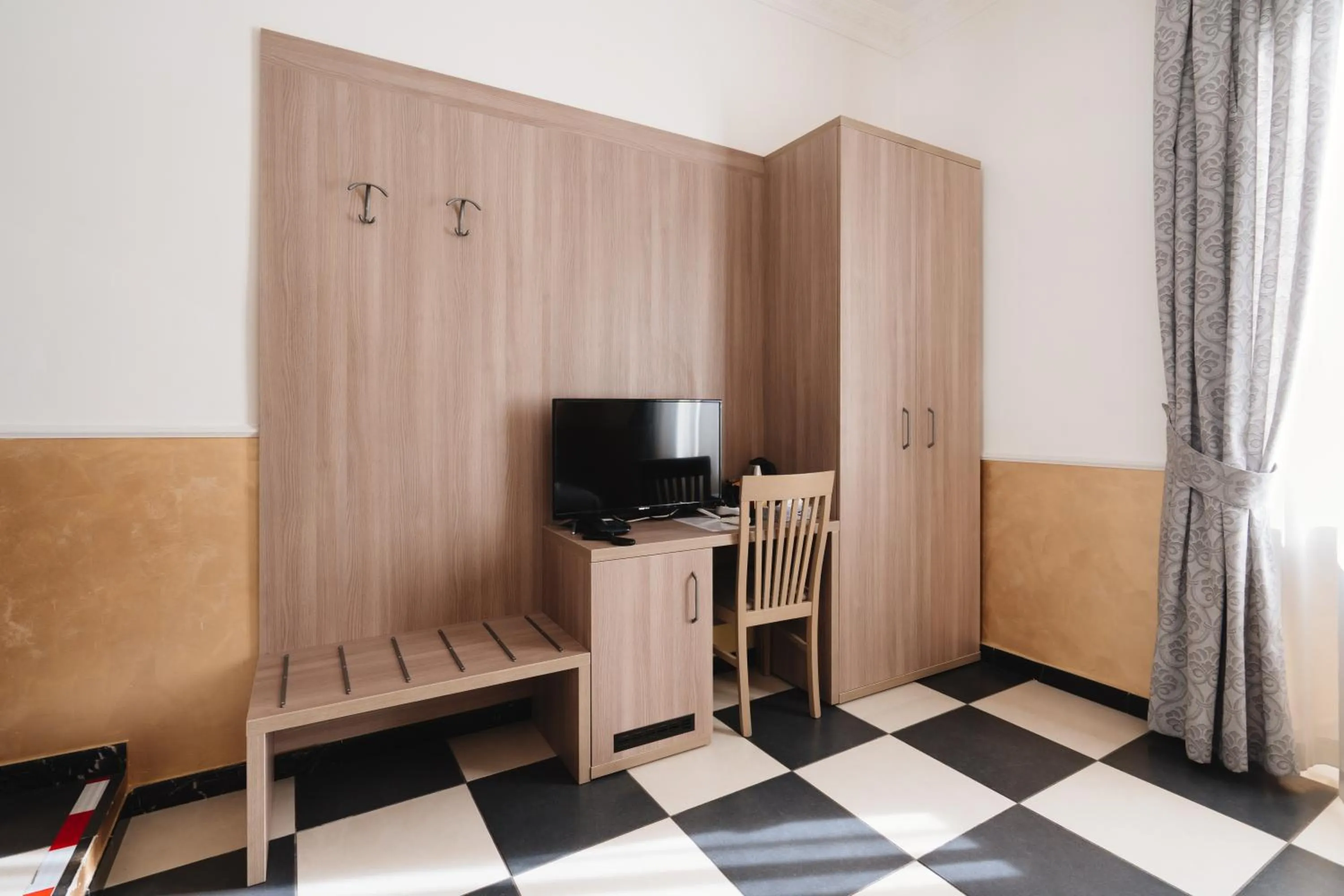 TV and multimedia in Hotel Centro Cavour Roma