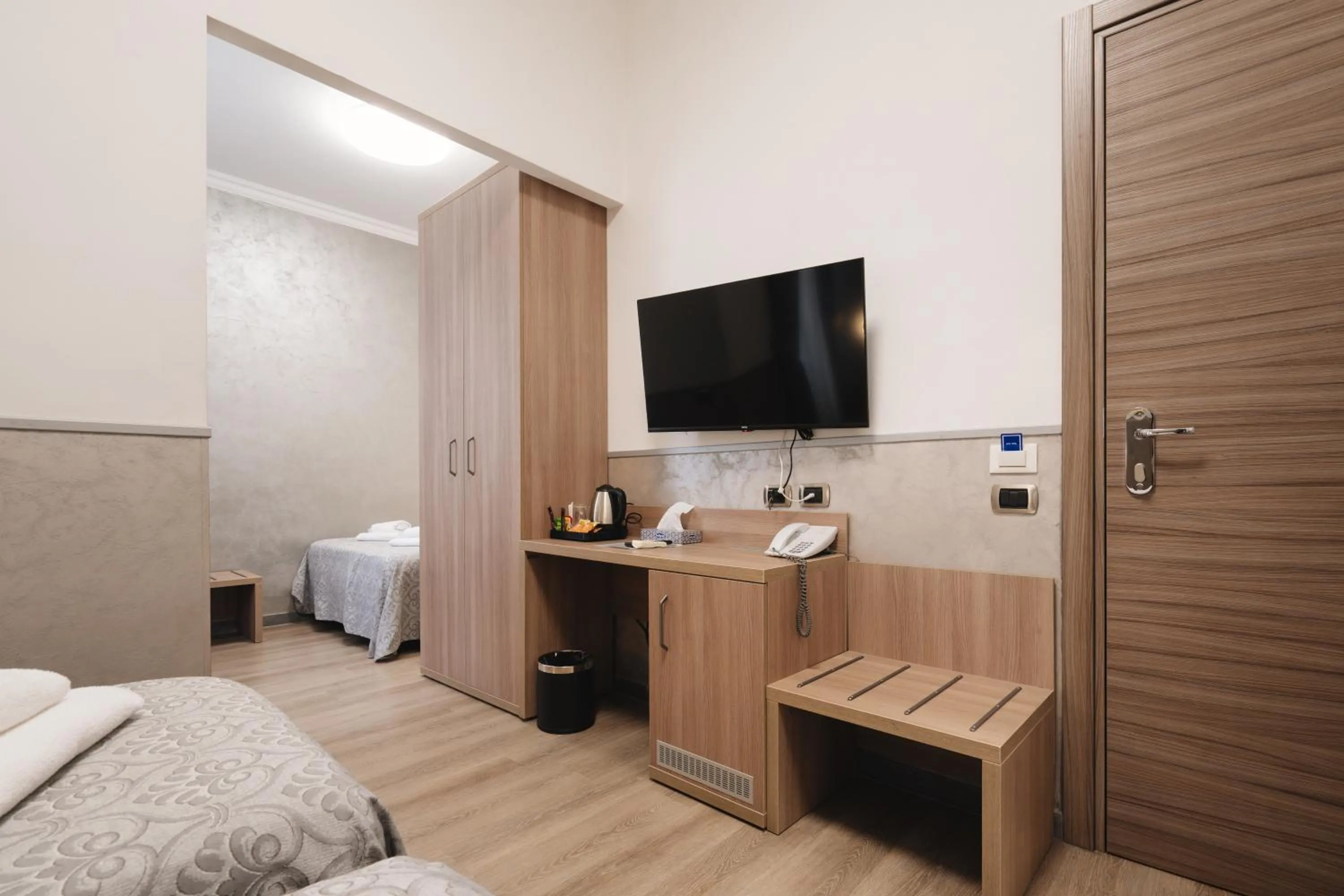 TV and multimedia, Bed in Hotel Centro Cavour Roma