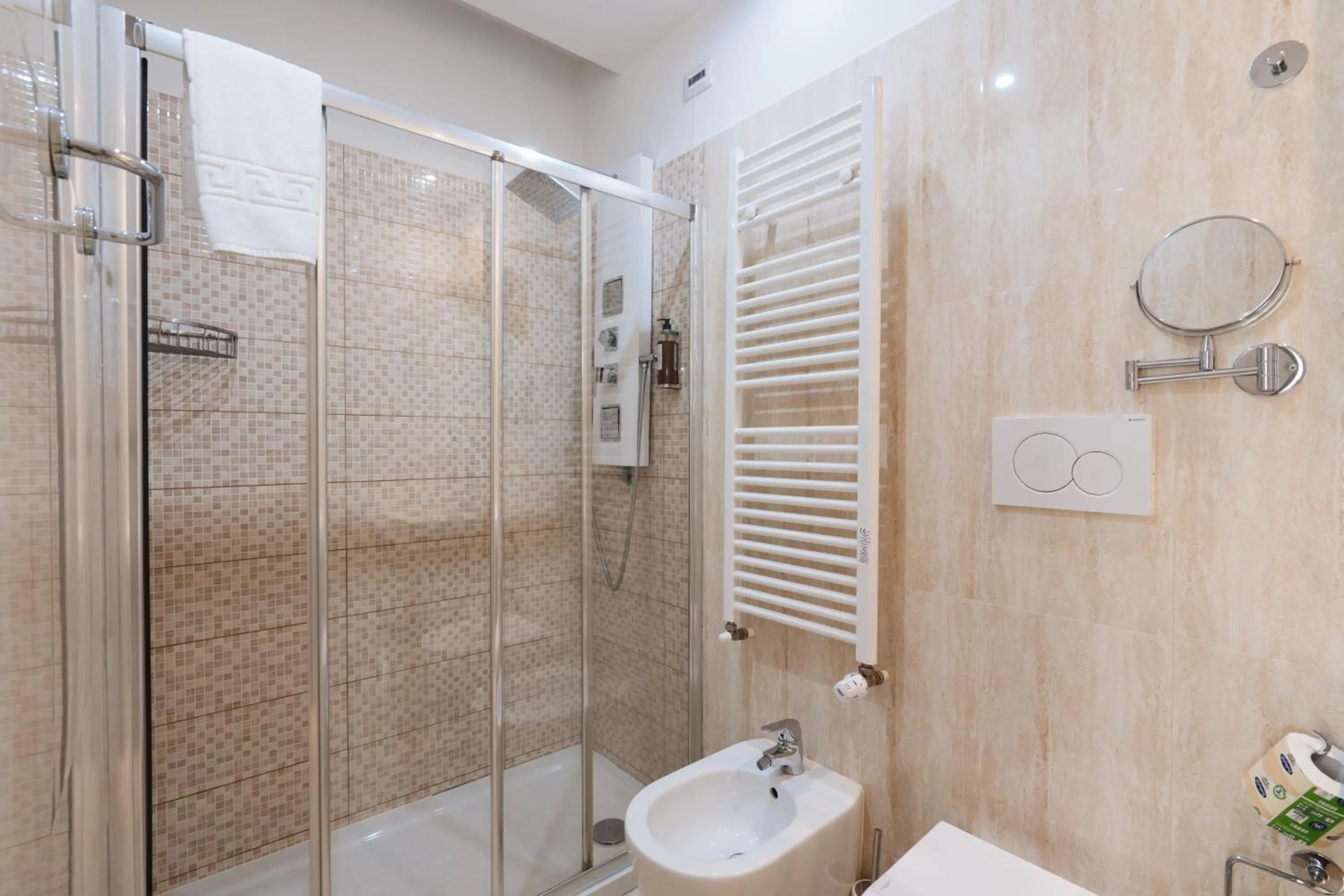 Shower in Hotel Centro Cavour Roma