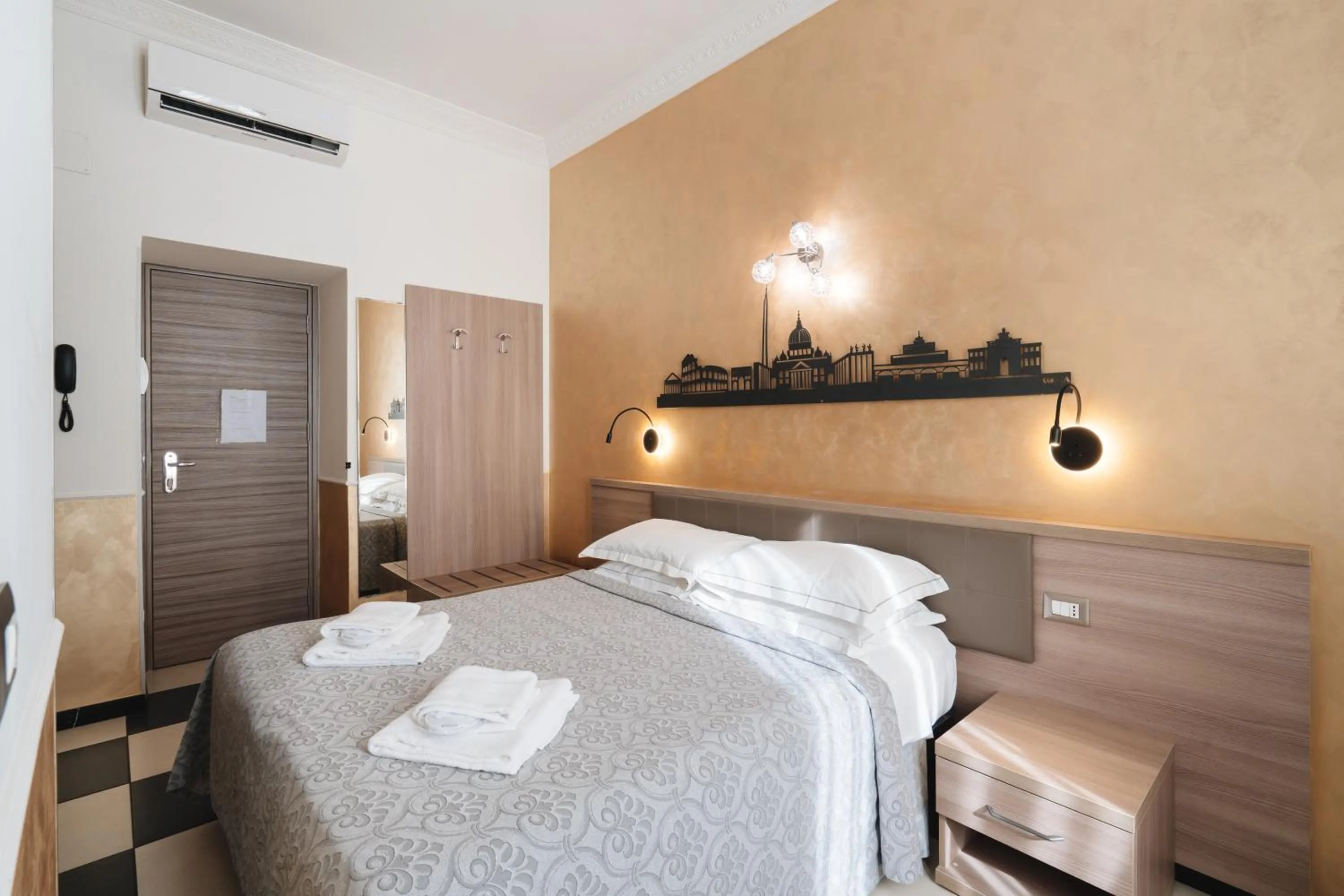 Bedroom, Bed in Hotel Centro Cavour Roma