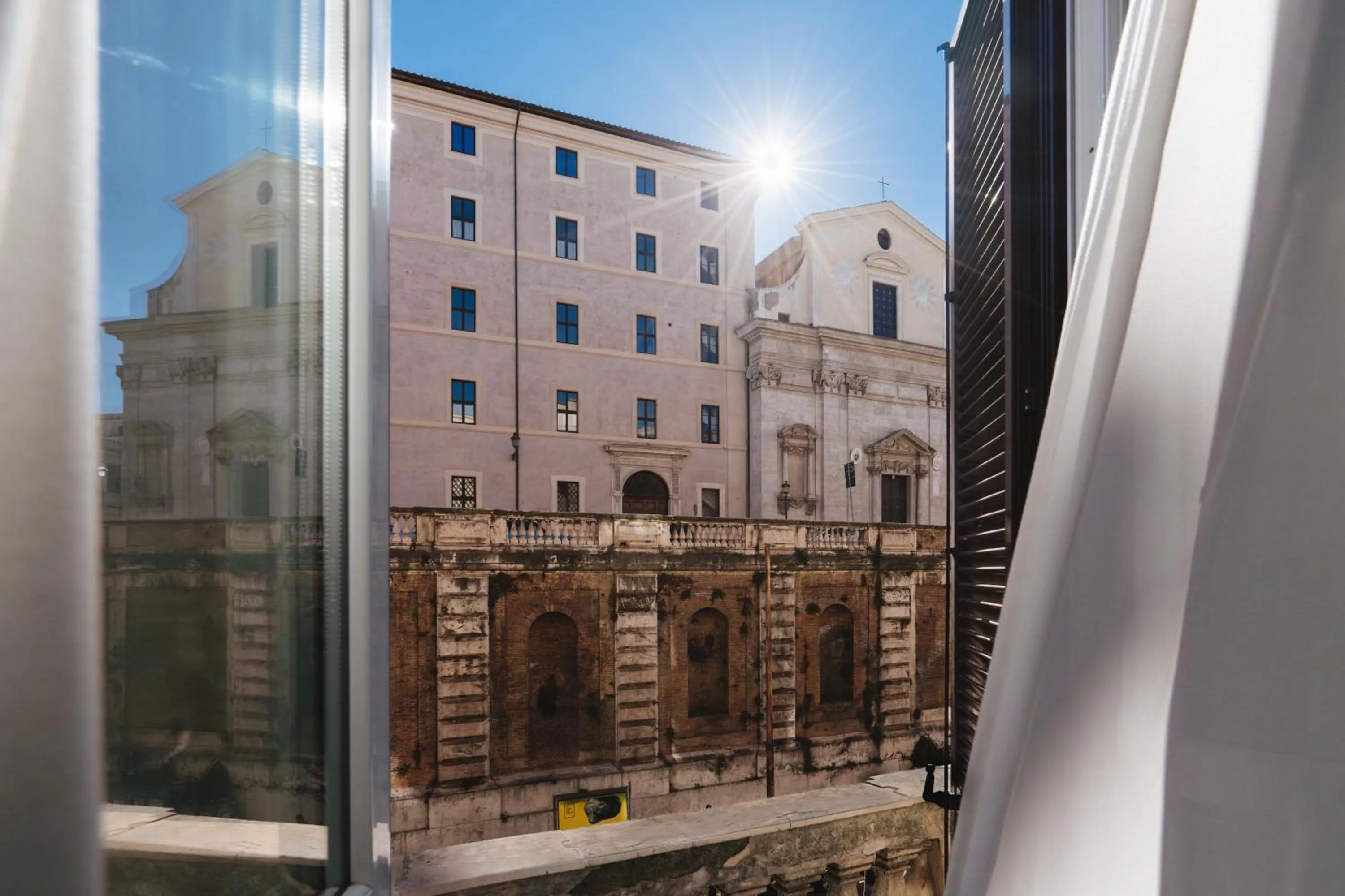 Property building in Hotel Centro Cavour Roma