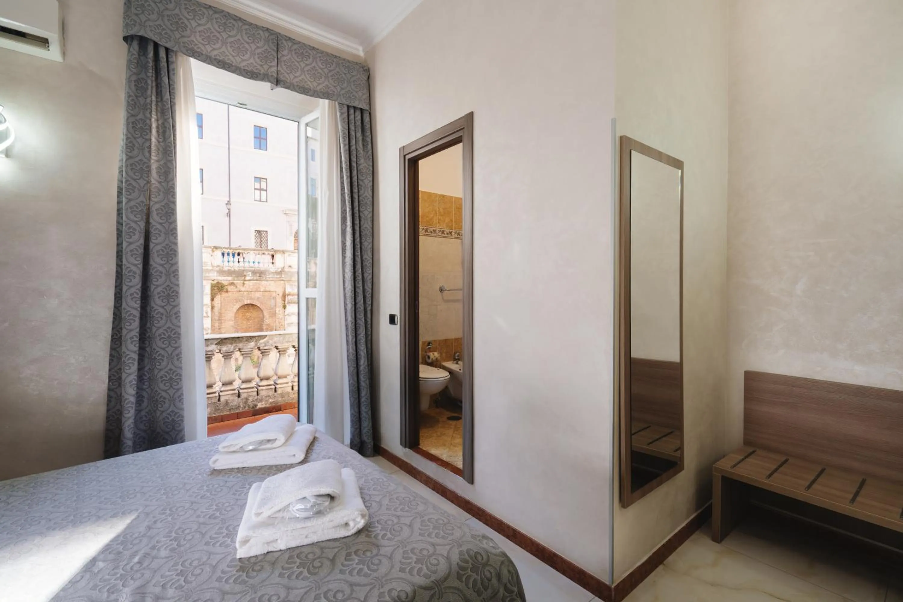 Bedroom, Bed in Hotel Centro Cavour Roma