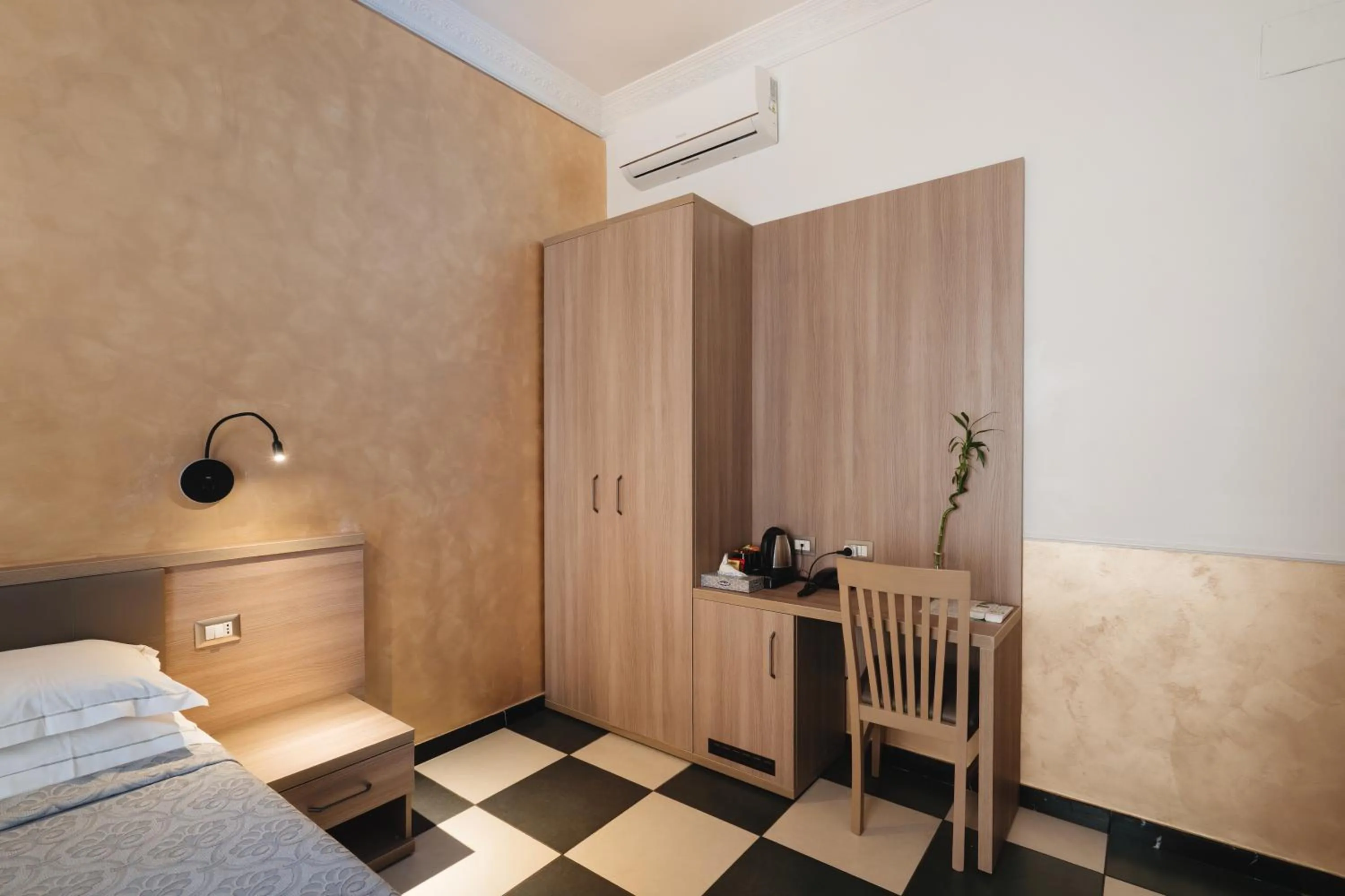 Photo of the whole room, Bed in Hotel Centro Cavour Roma