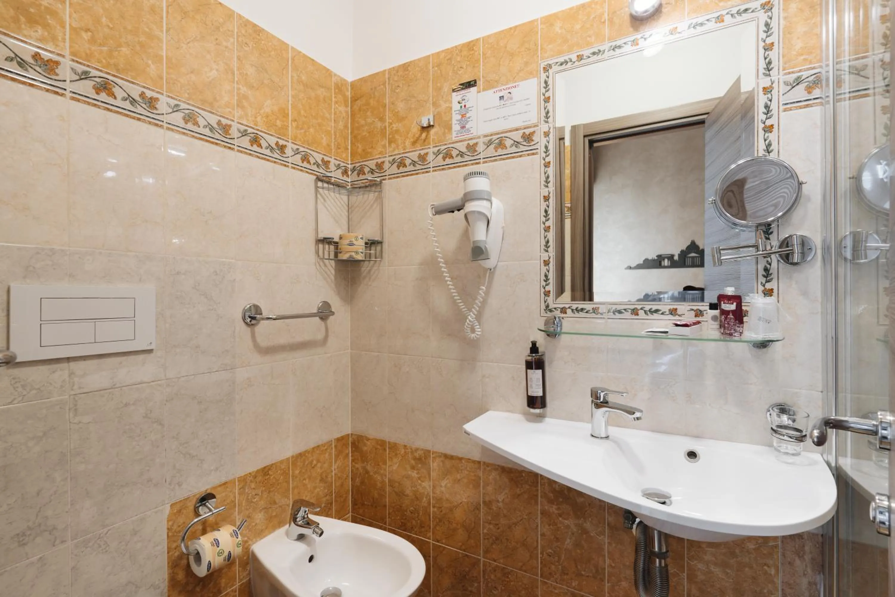 Bathroom in Hotel Centro Cavour Roma