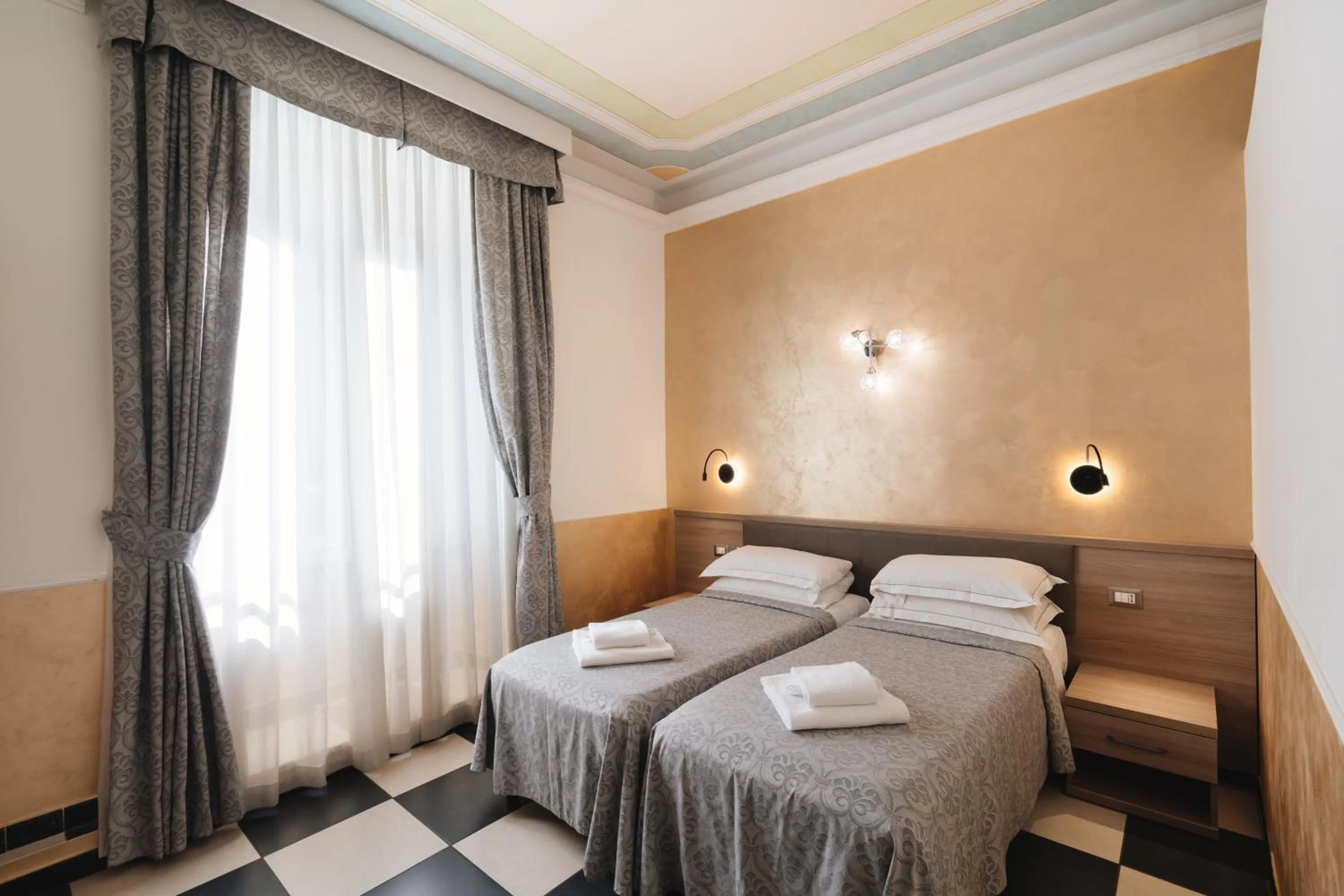 Photo of the whole room, Bed in Hotel Centro Cavour Roma