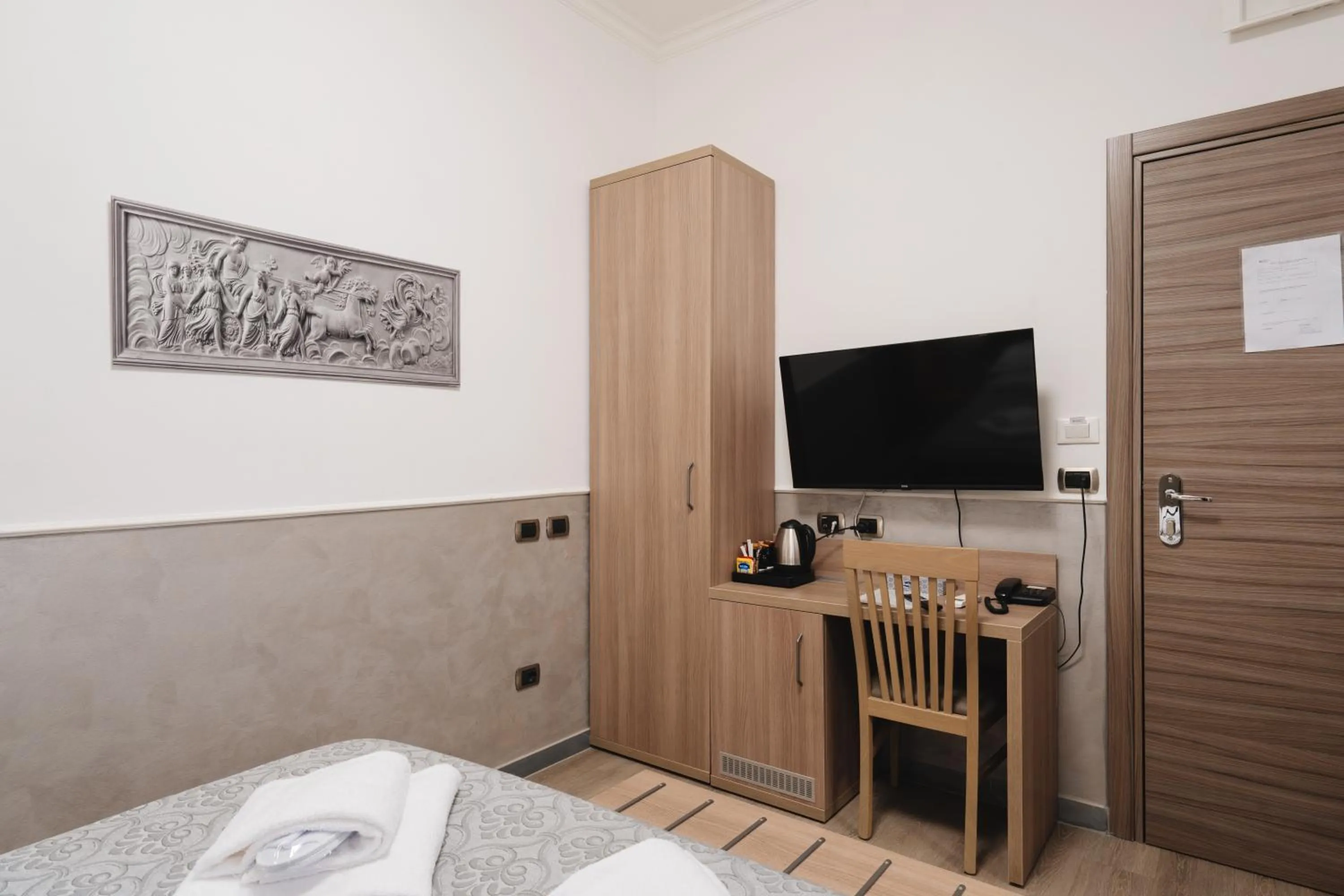 TV and multimedia in Hotel Centro Cavour Roma