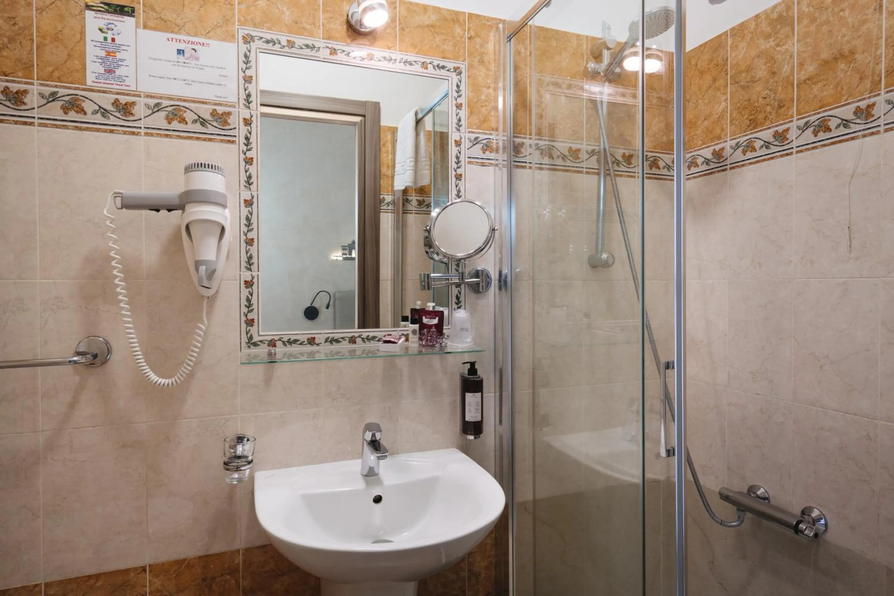 Bathroom in Hotel Centro Cavour Roma