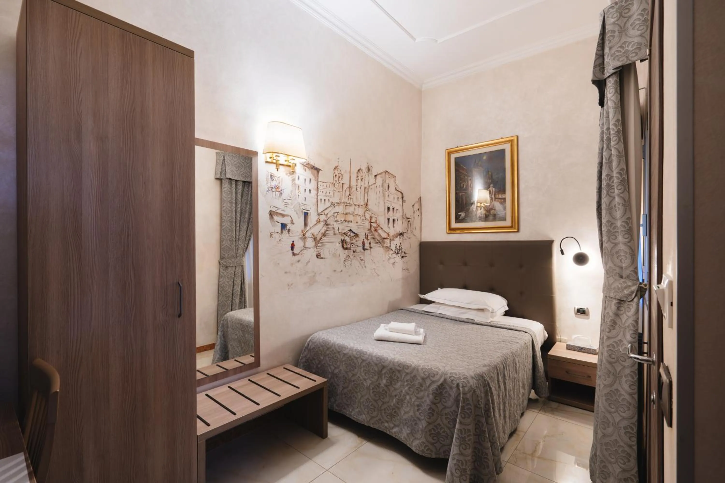 Photo of the whole room, Bed in Hotel Centro Cavour Roma