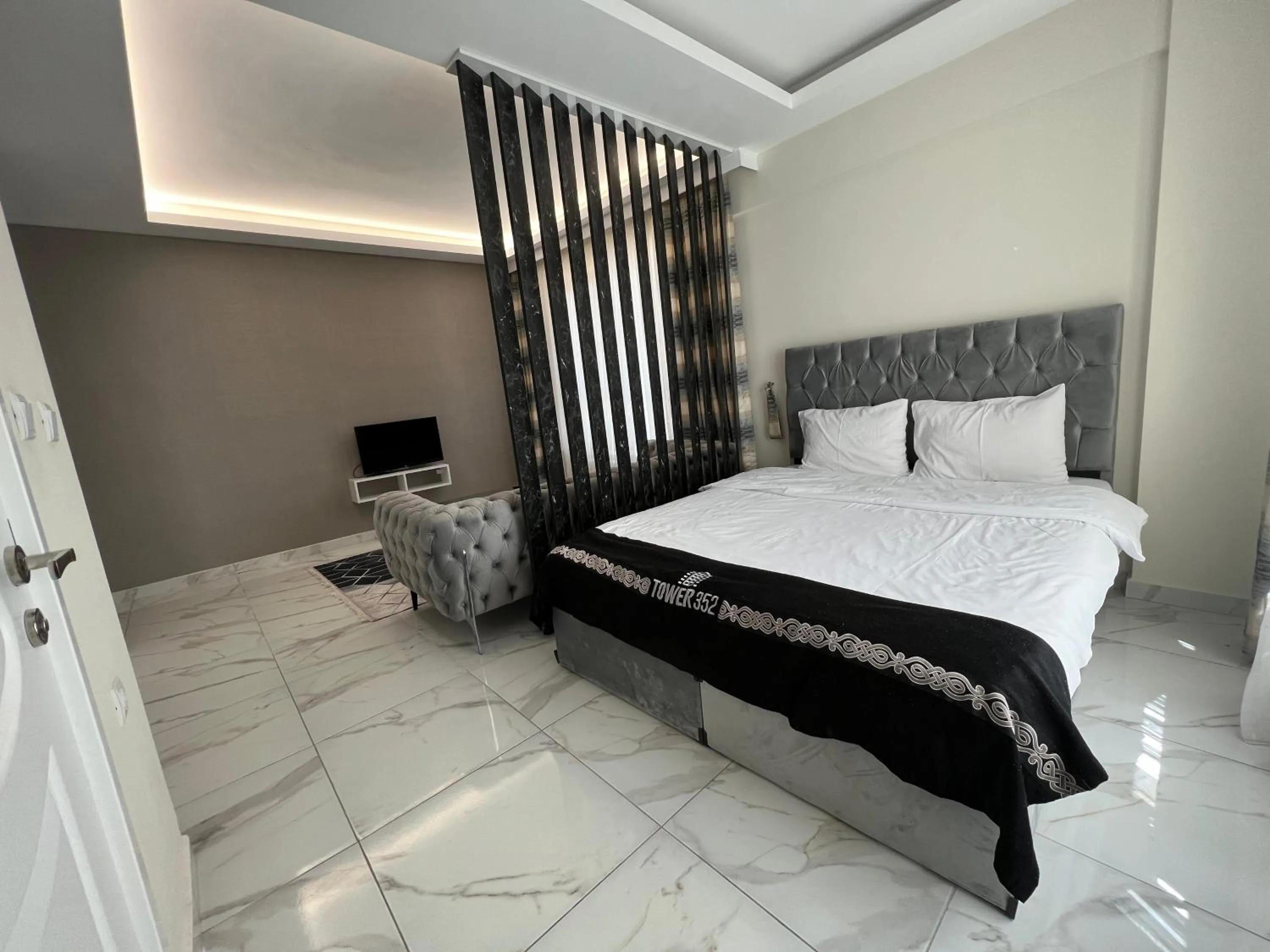 Bedroom, Bed in Tower352