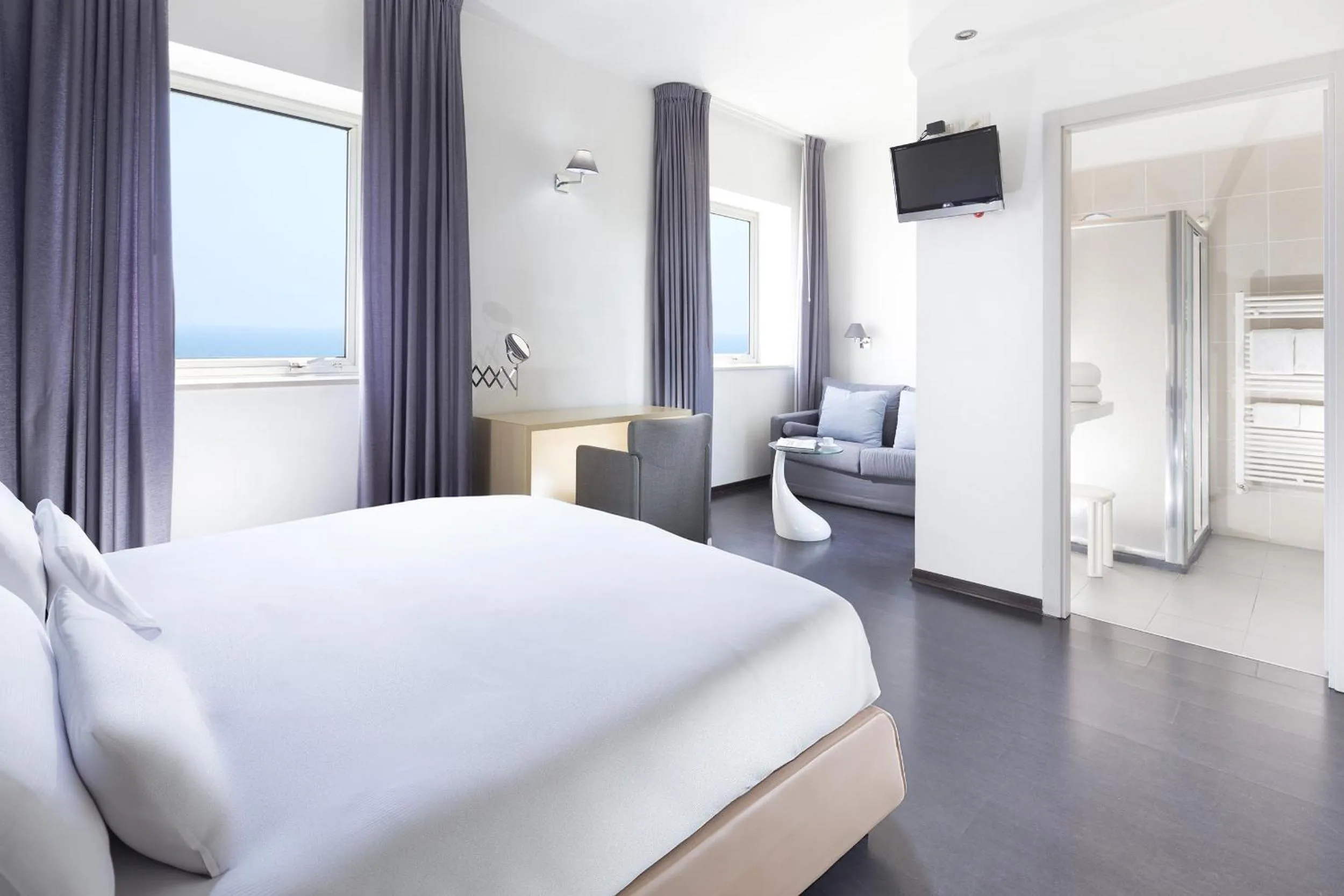 Sea view, Bed in Club Meeting Hotel