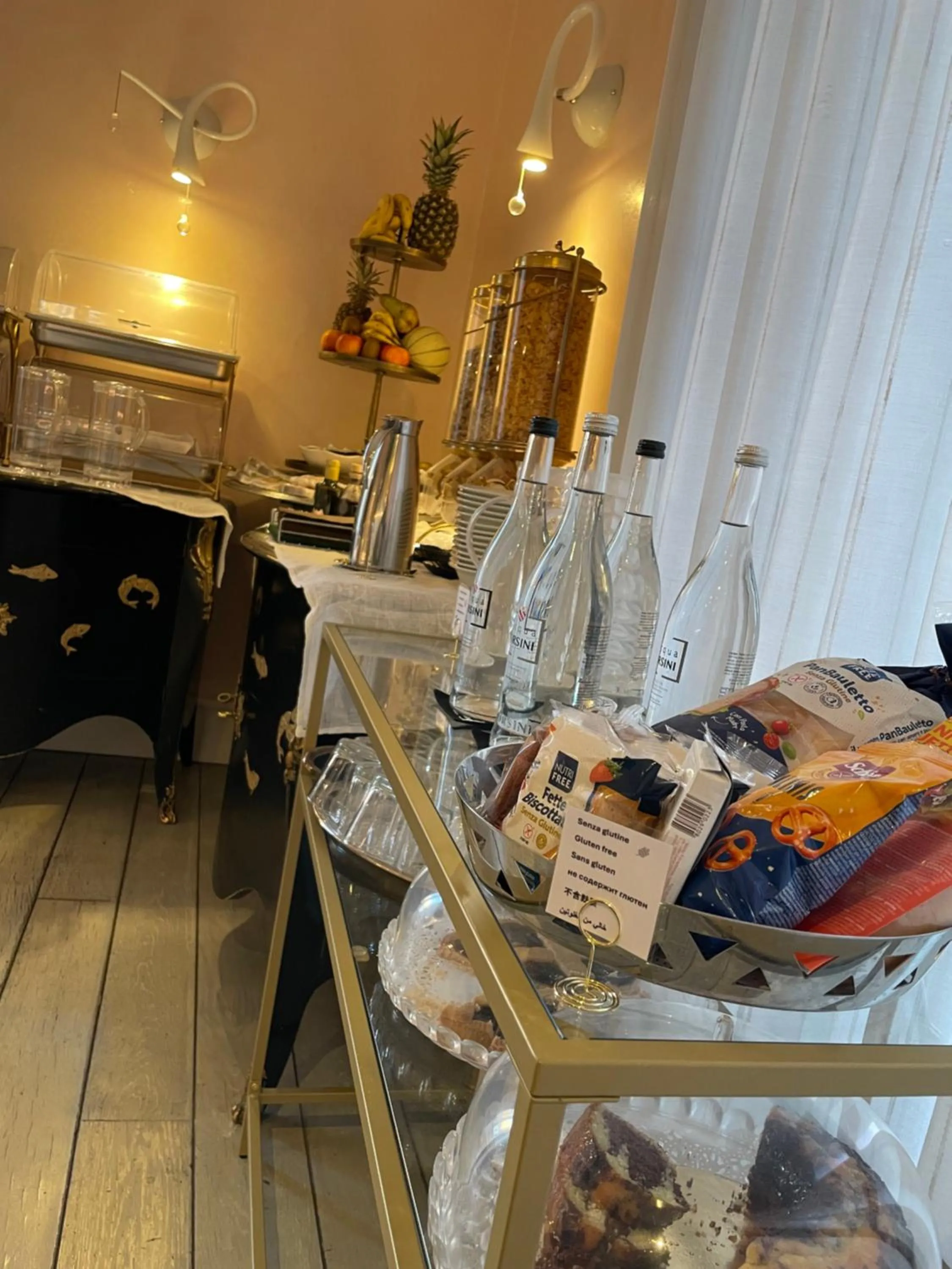 Food and drinks in Lilium Boutique Hotel