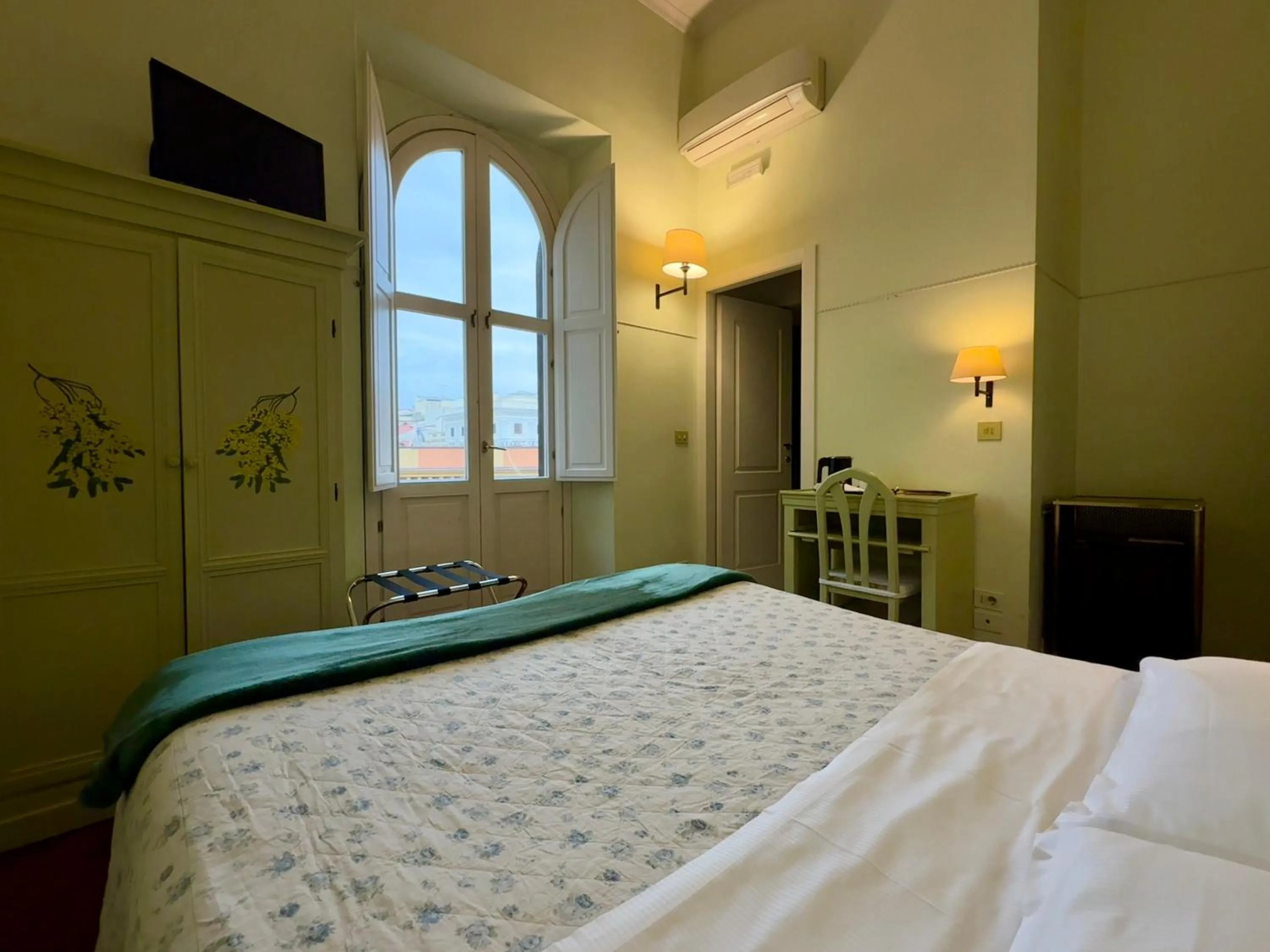 Bed in Lilium Boutique Hotel