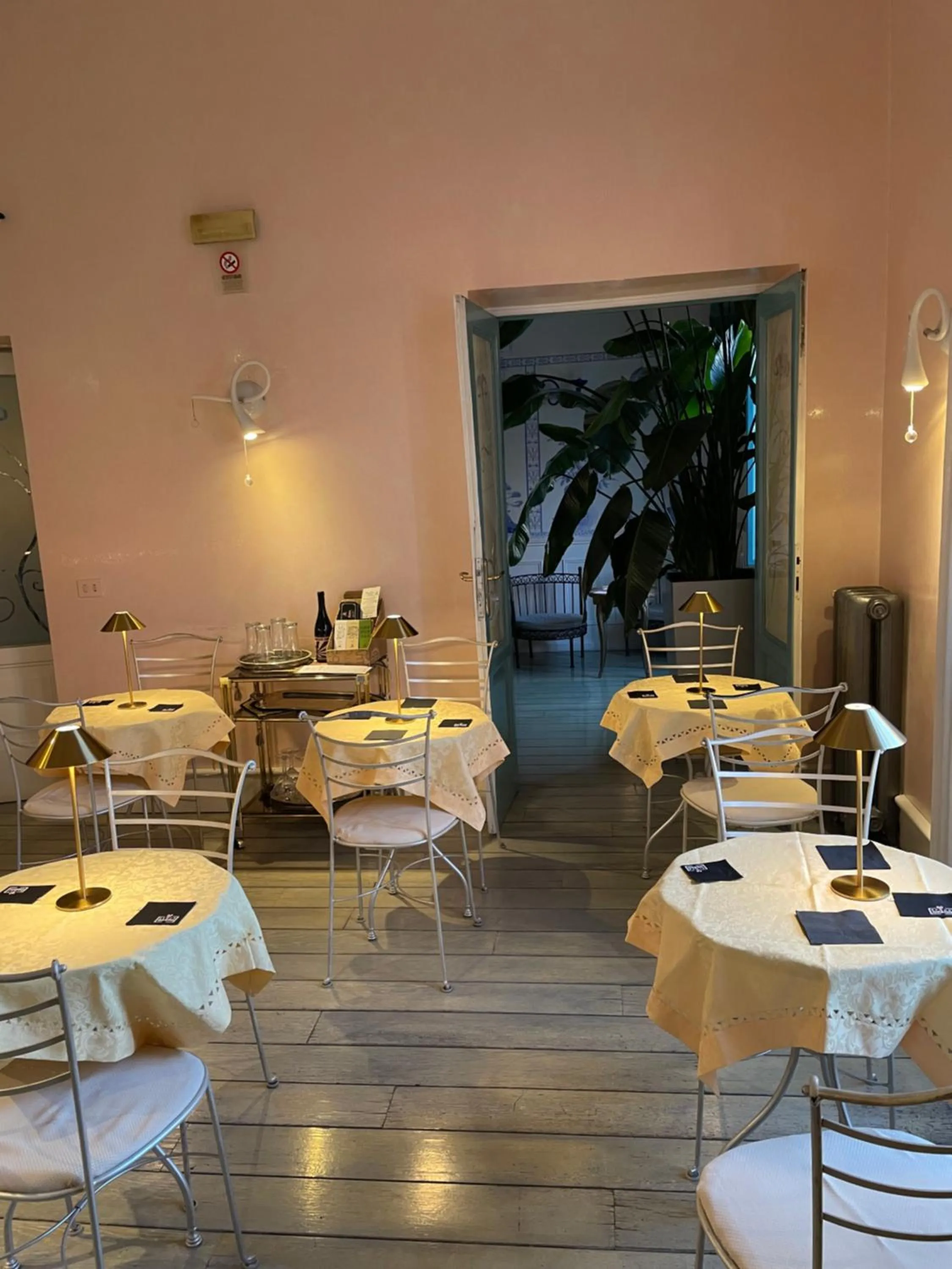 Restaurant/places to eat in Lilium Boutique Hotel