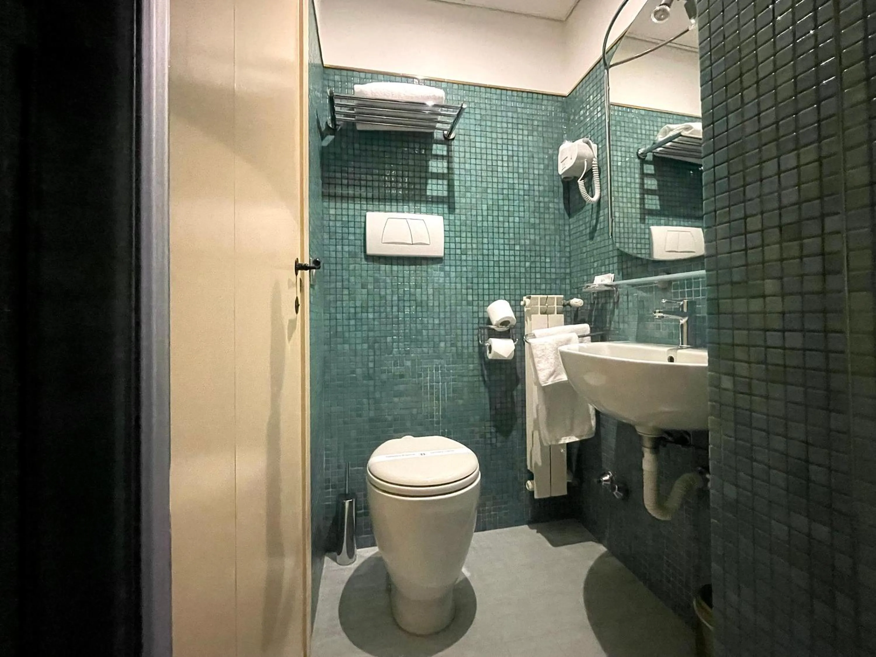 Toilet in Lilium Boutique Hotel