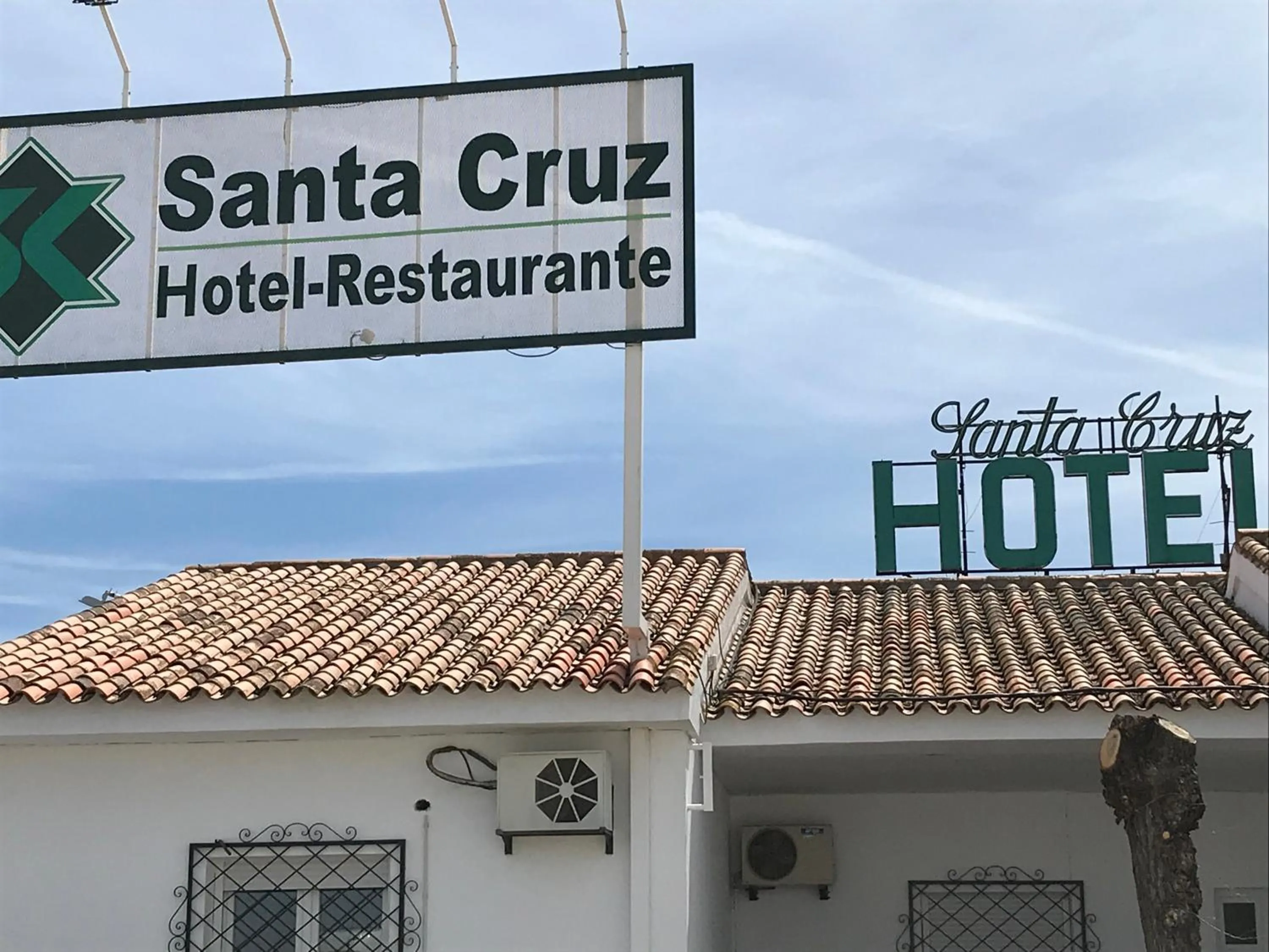 Area and facilities in Hotel Restaurante Santa Cruz