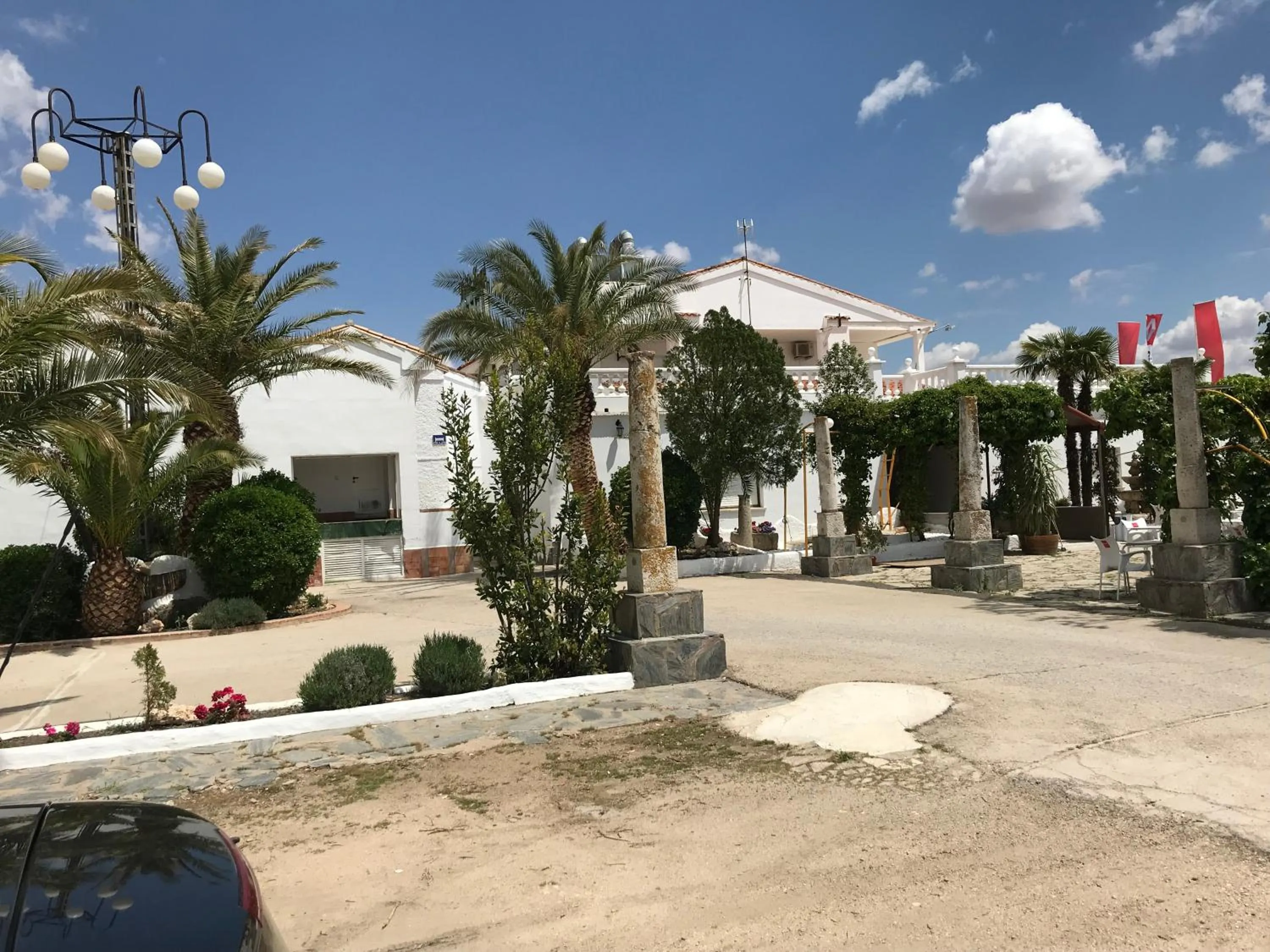 Property building in Hotel Restaurante Santa Cruz