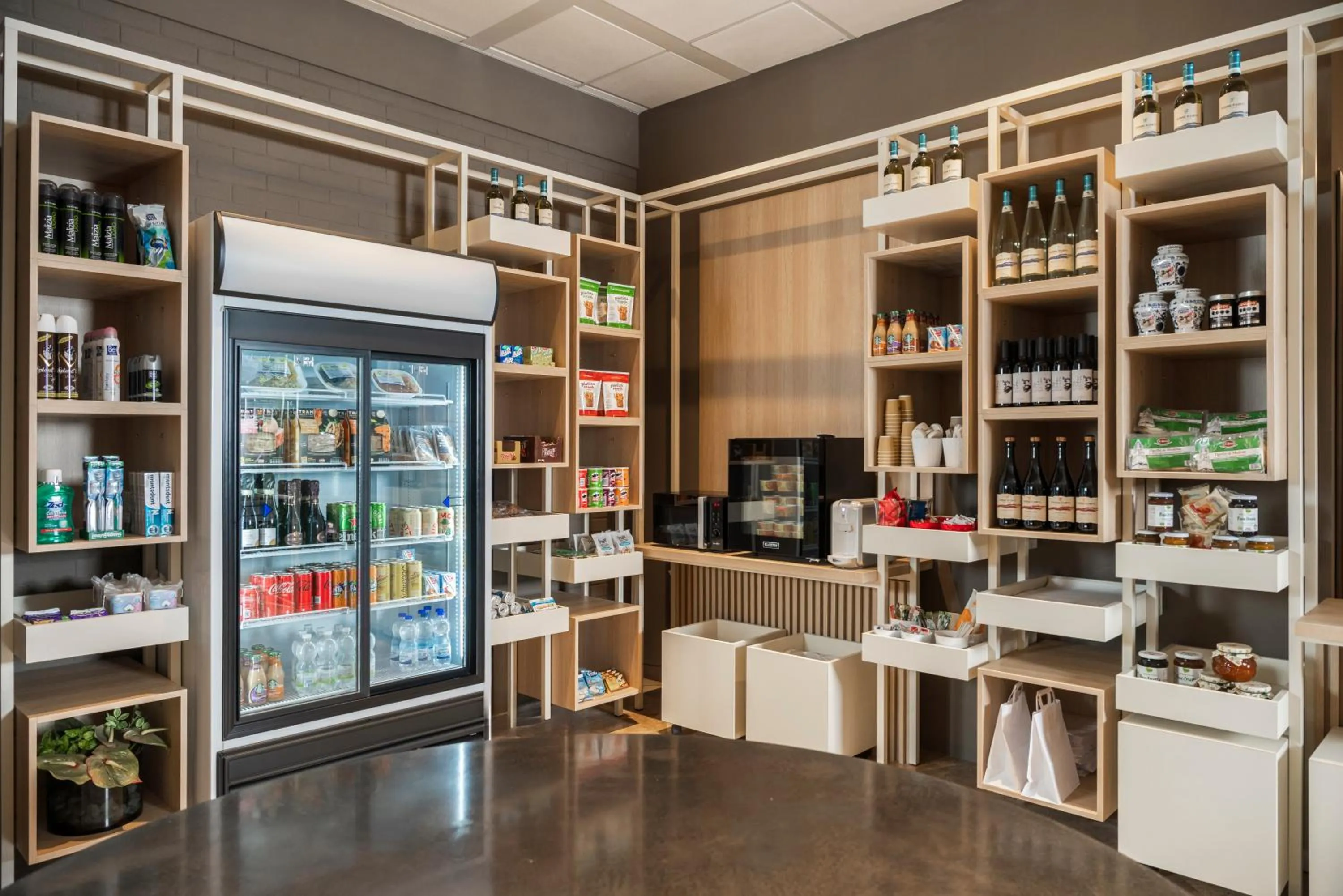 Shopping Area in Hilton Garden Inn Bologna North