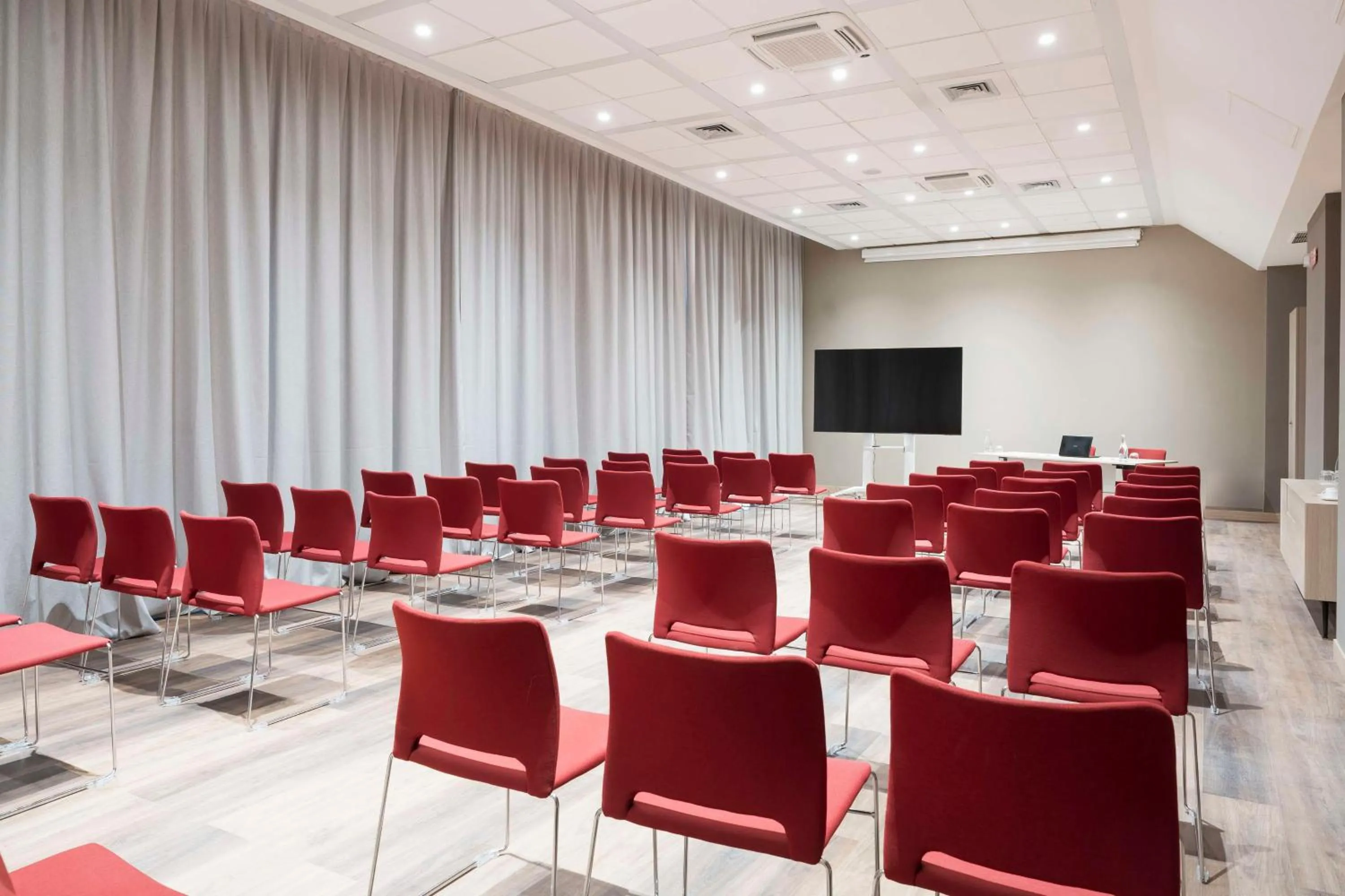 Meeting/conference room in Hilton Garden Inn Bologna North