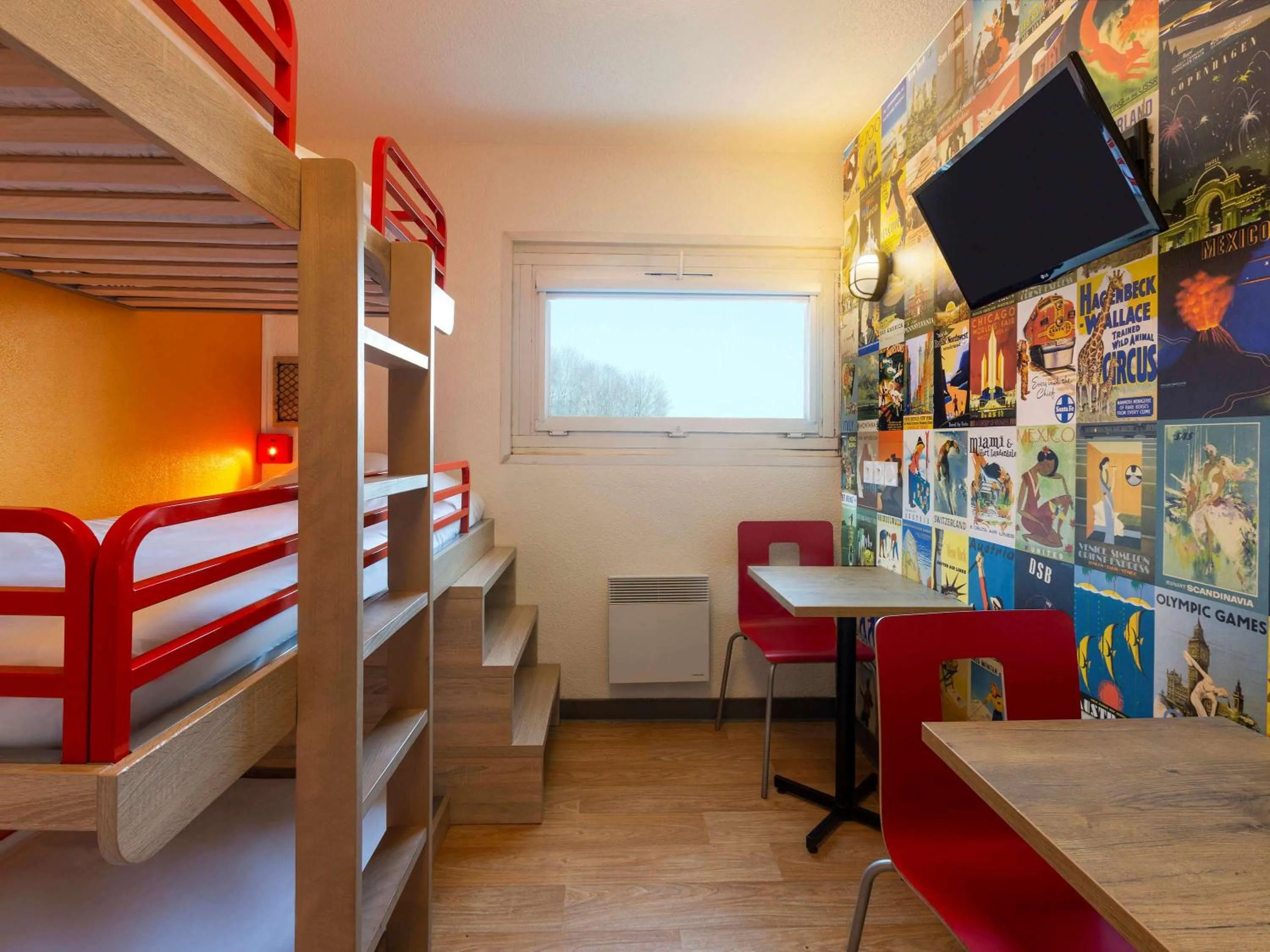 Photo of the whole room, Bed in hotelF1 Longwy