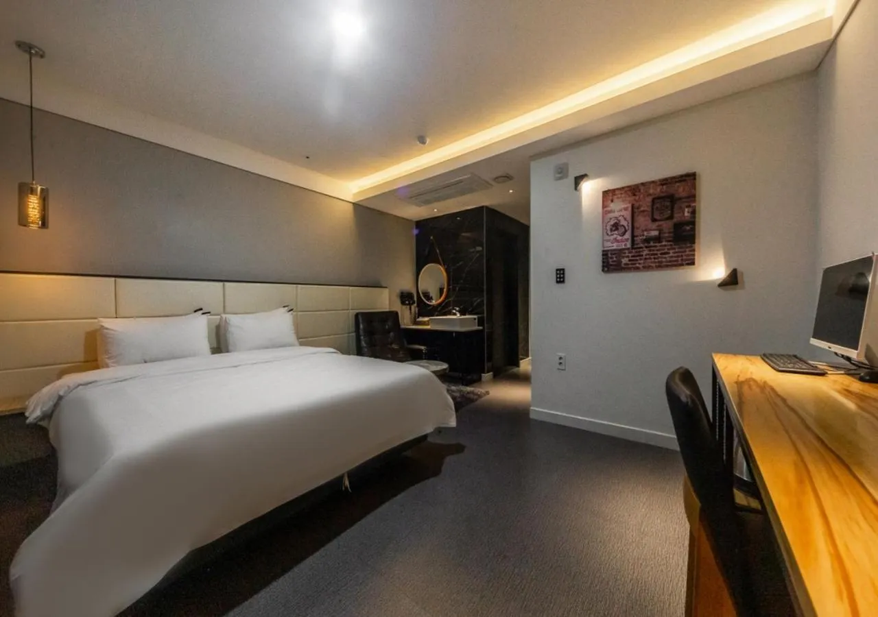 Photo of the whole room, Bed in West In Hotel Yeosu