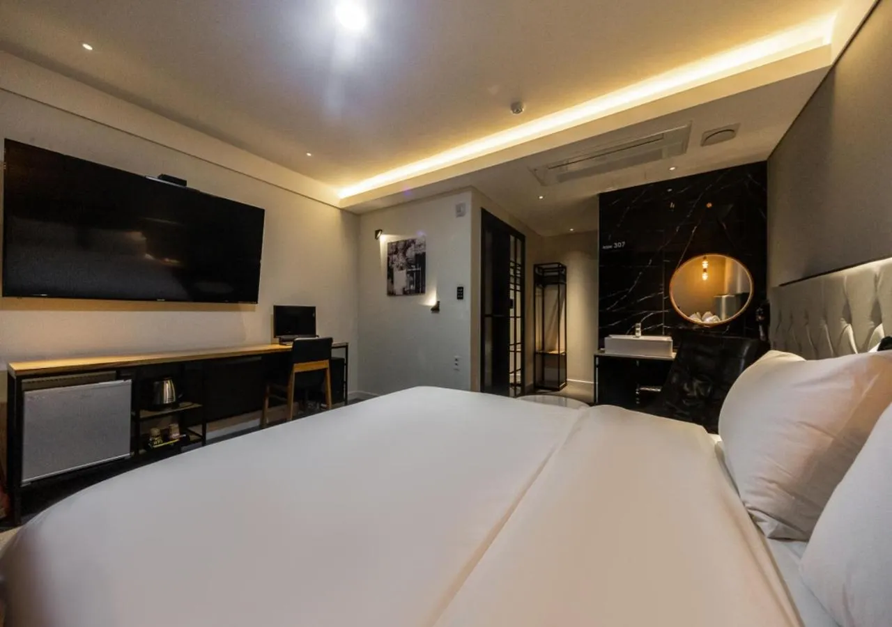 Photo of the whole room, Bed in West In Hotel Yeosu