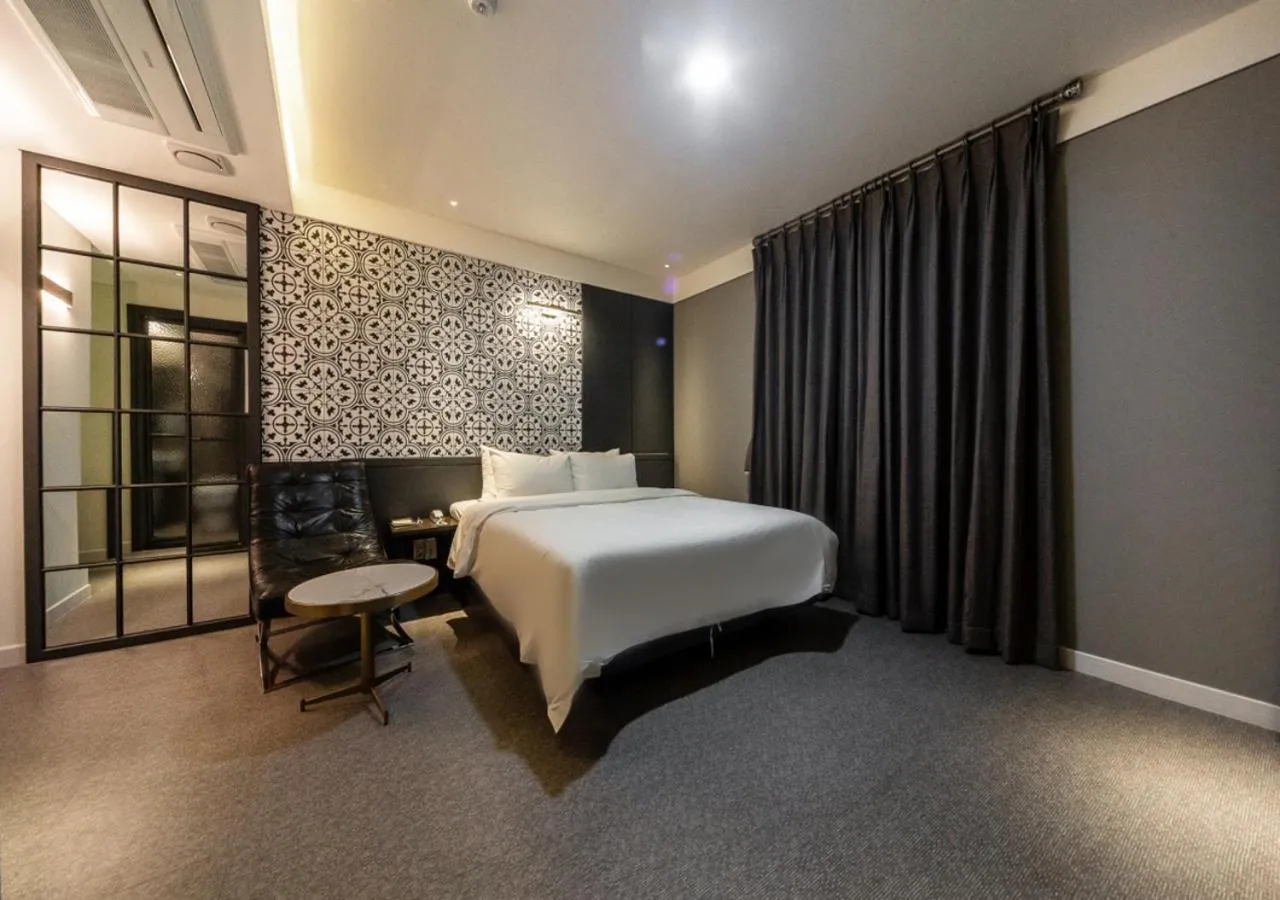 Photo of the whole room, Bed in West In Hotel Yeosu
