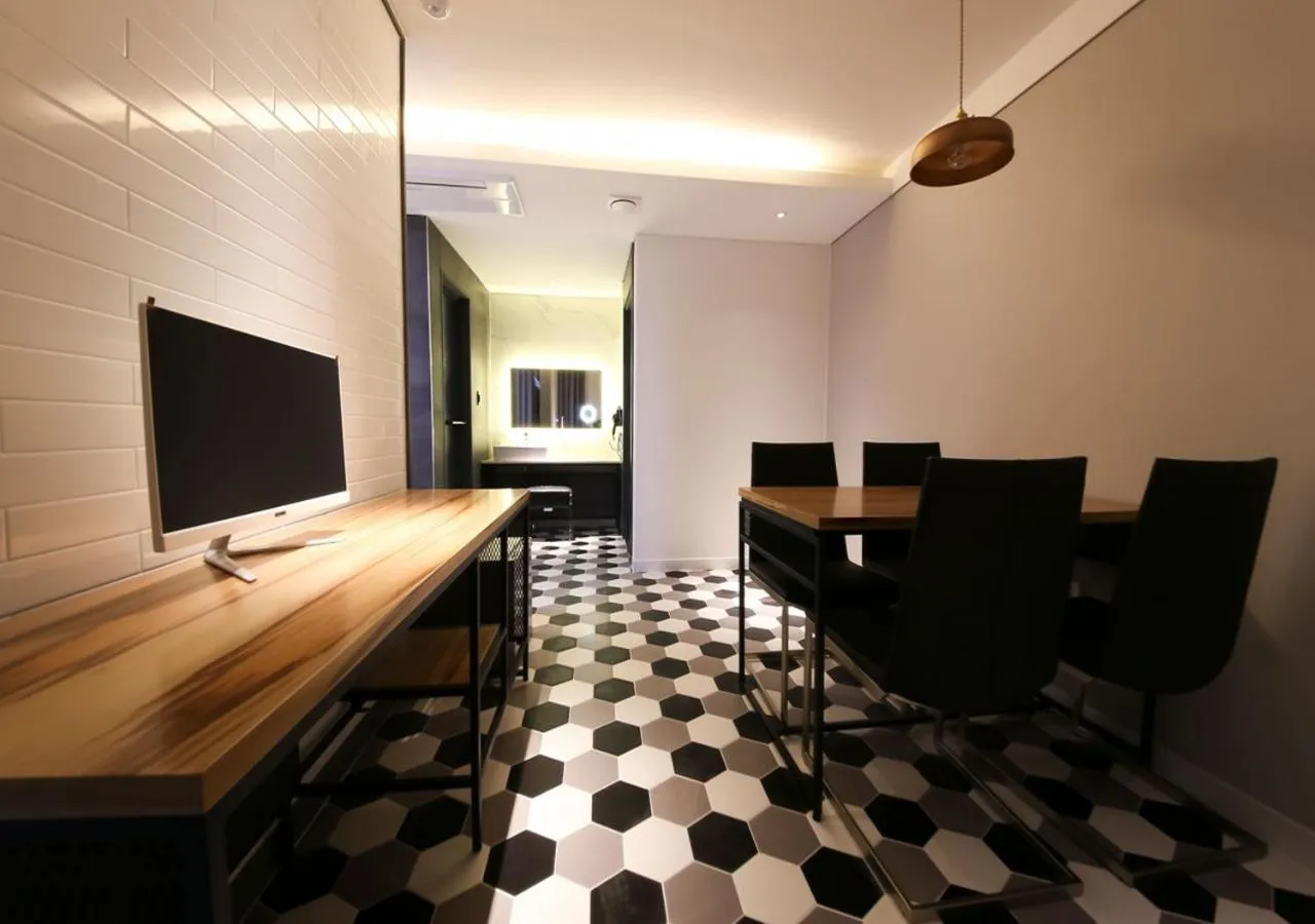 Business facilities in West In Hotel Yeosu