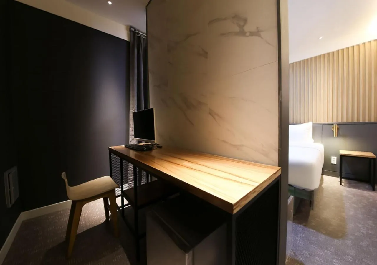 TV and multimedia in West In Hotel Yeosu