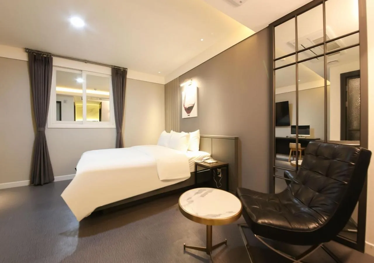 Photo of the whole room, Bed in West In Hotel Yeosu