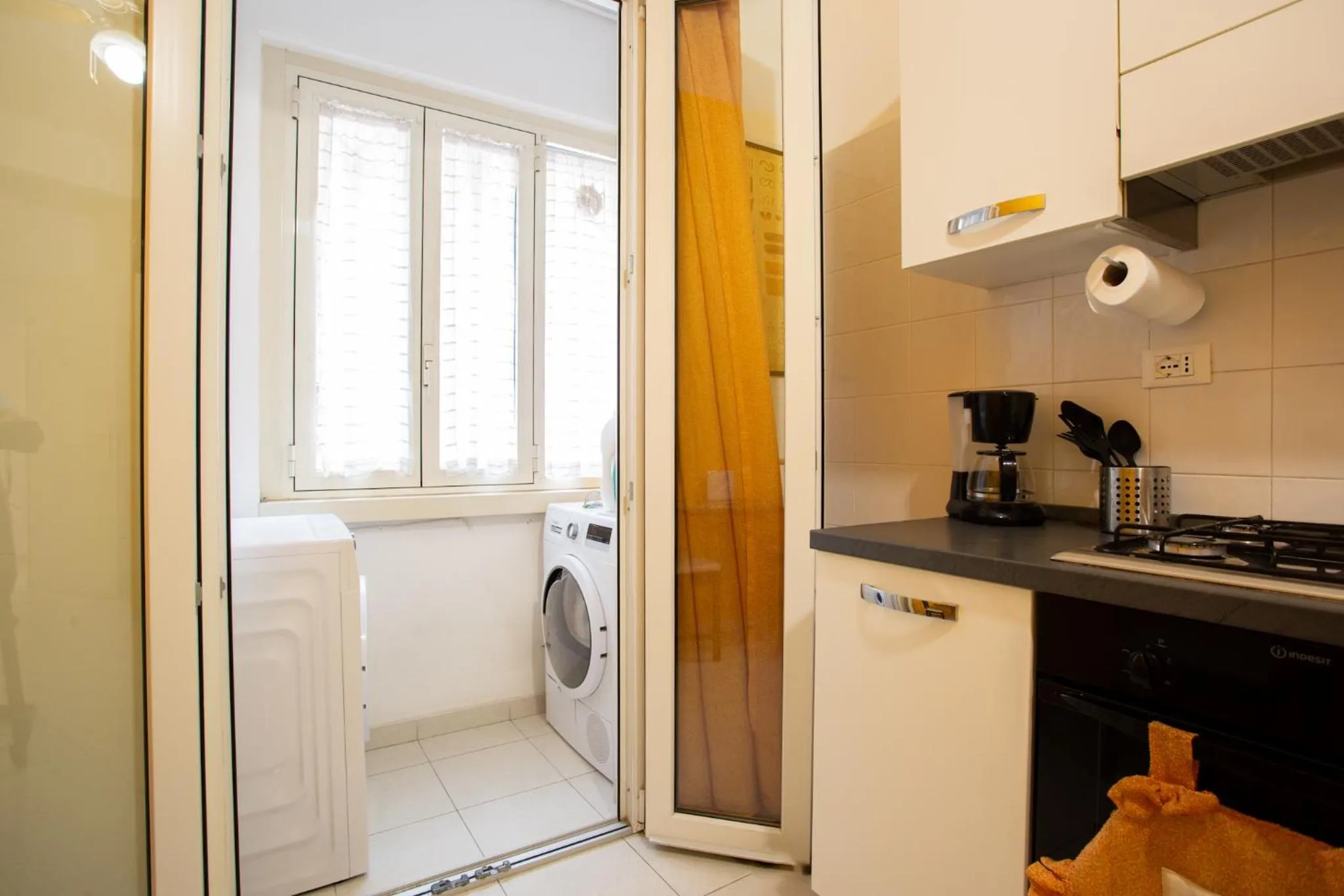 Kitchen or kitchenette in Vatican Station