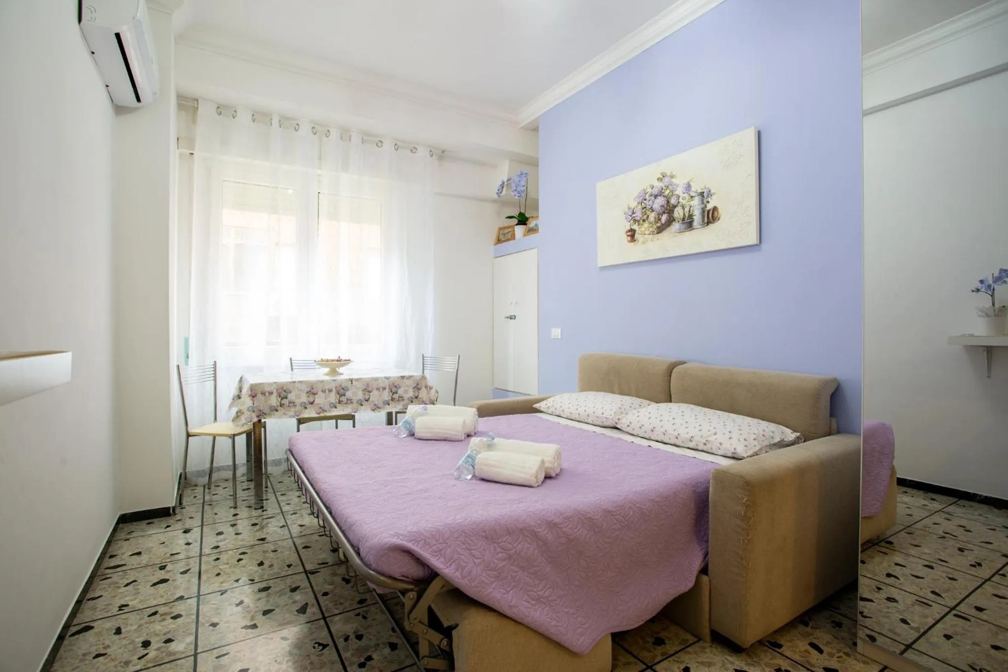Bed in Vatican Station