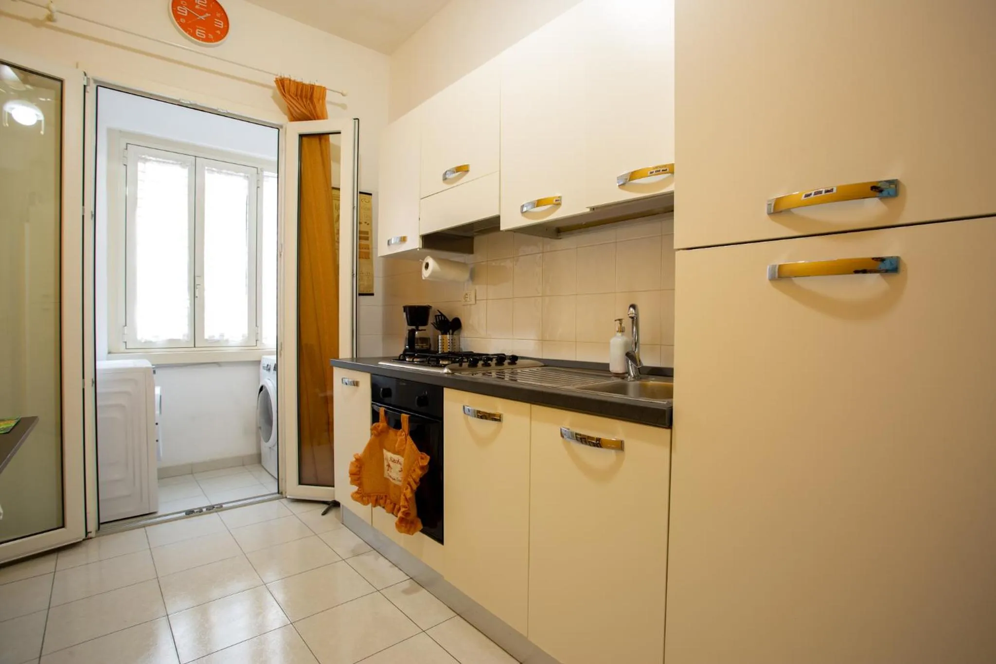 Kitchen or kitchenette in Vatican Station