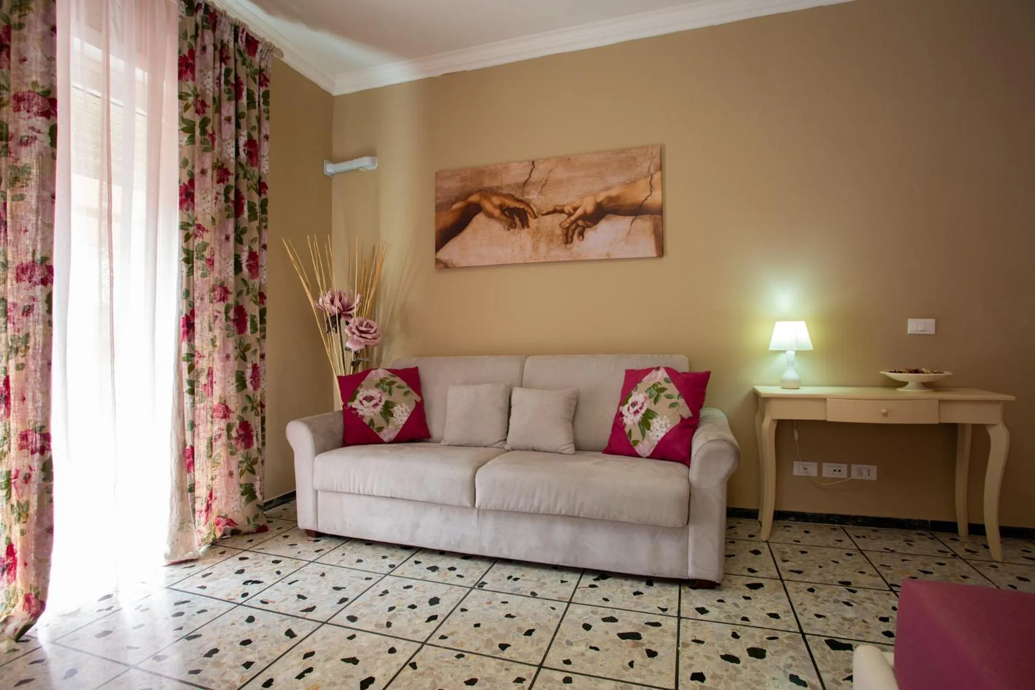 Photo of the whole room in Vatican Station