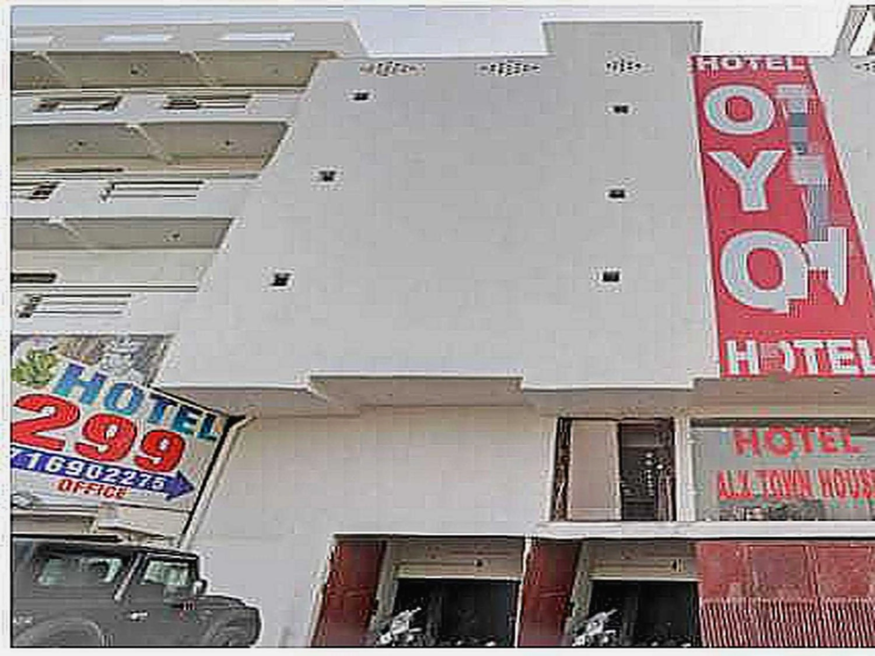 Facade/entrance in ALX Townhouse