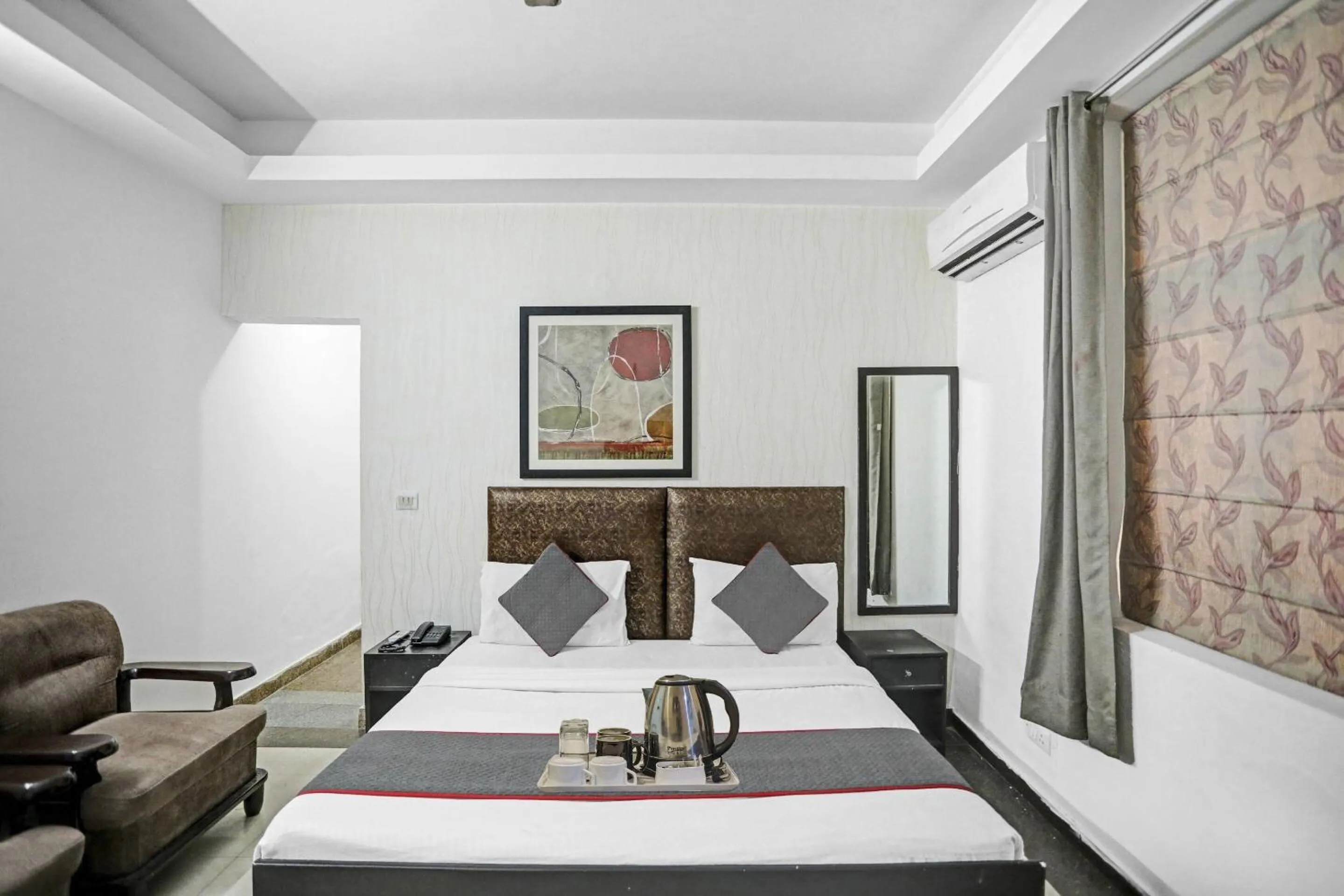 Bedroom in Townhouse Happy Keys Near Iskcon Temple Noida