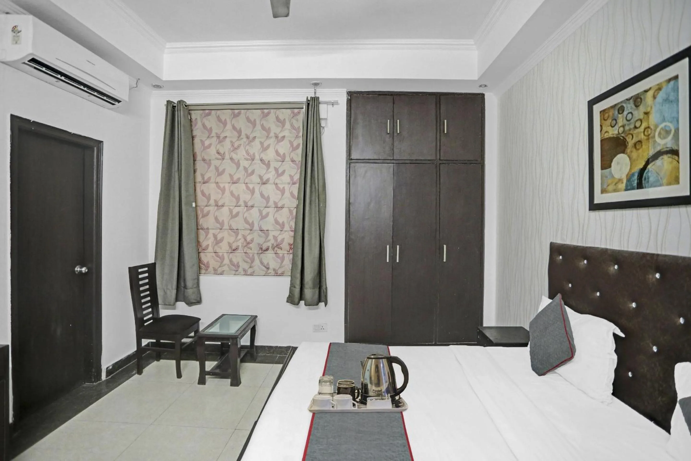 Bedroom in Townhouse Happy Keys Near Iskcon Temple Noida