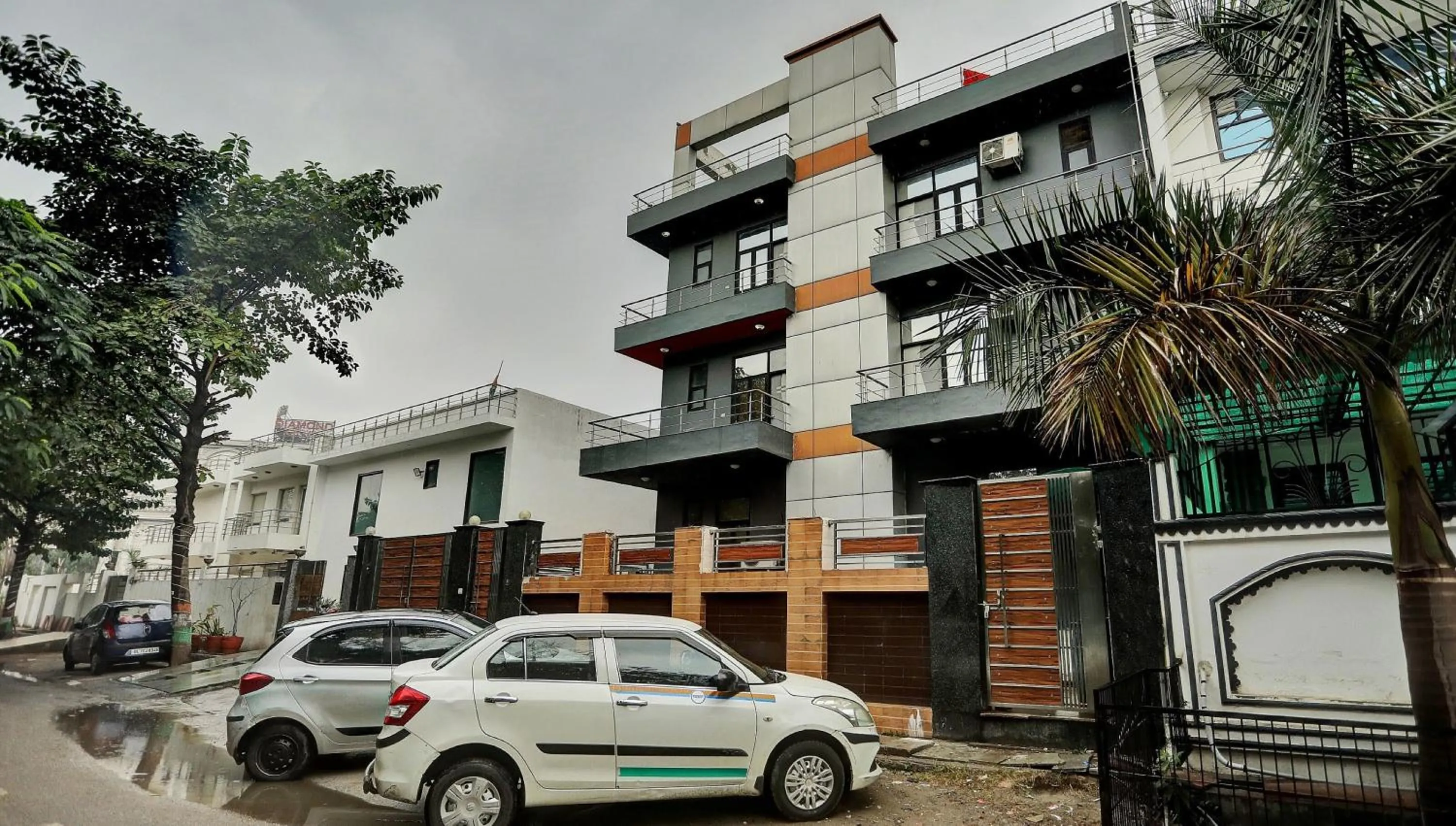 Facade/entrance in Townhouse Happy Keys Near Iskcon Temple Noida