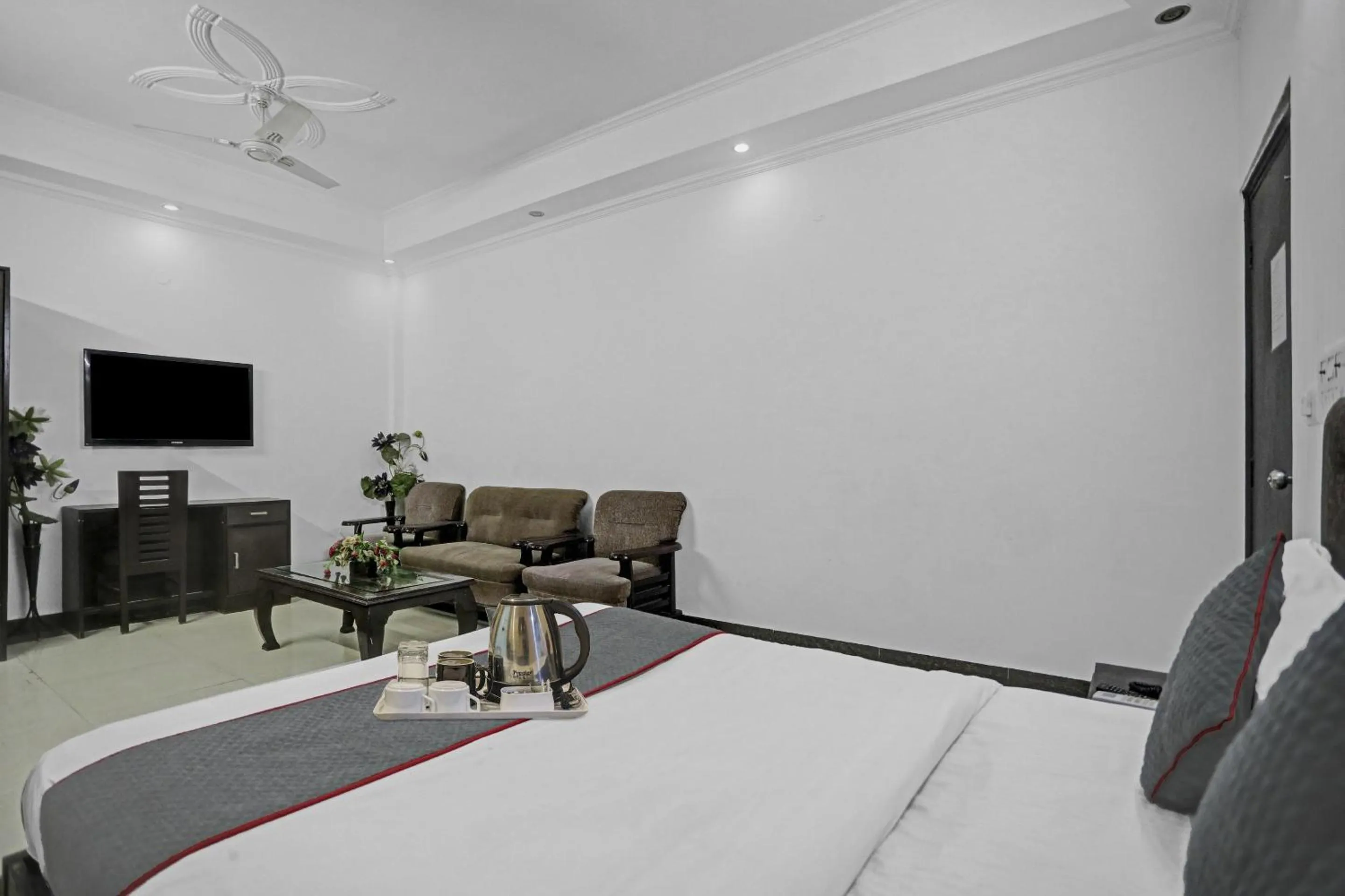 Bedroom in Townhouse Happy Keys Near Iskcon Temple Noida