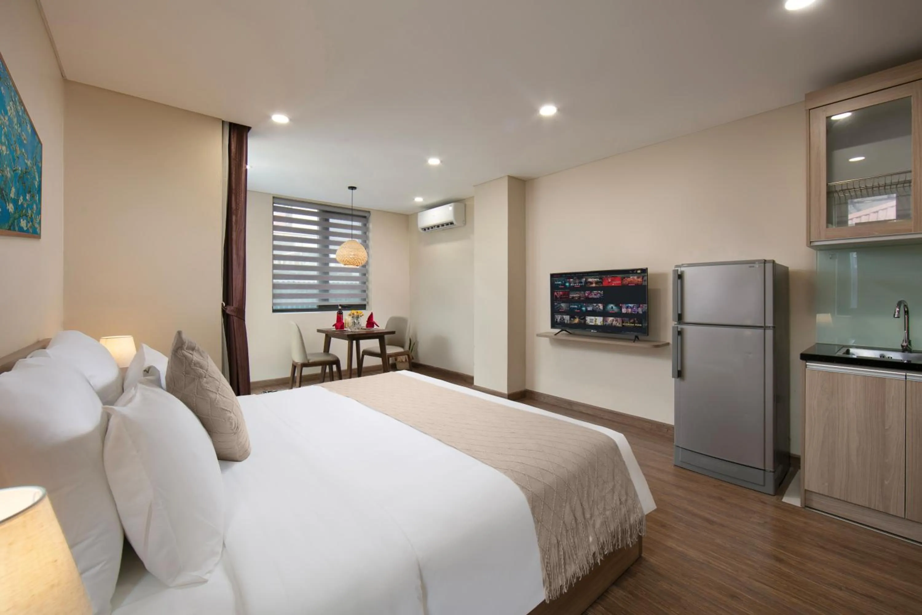 TV and multimedia, Bed in HB Serviced Apartment - Lạc Long Quân
