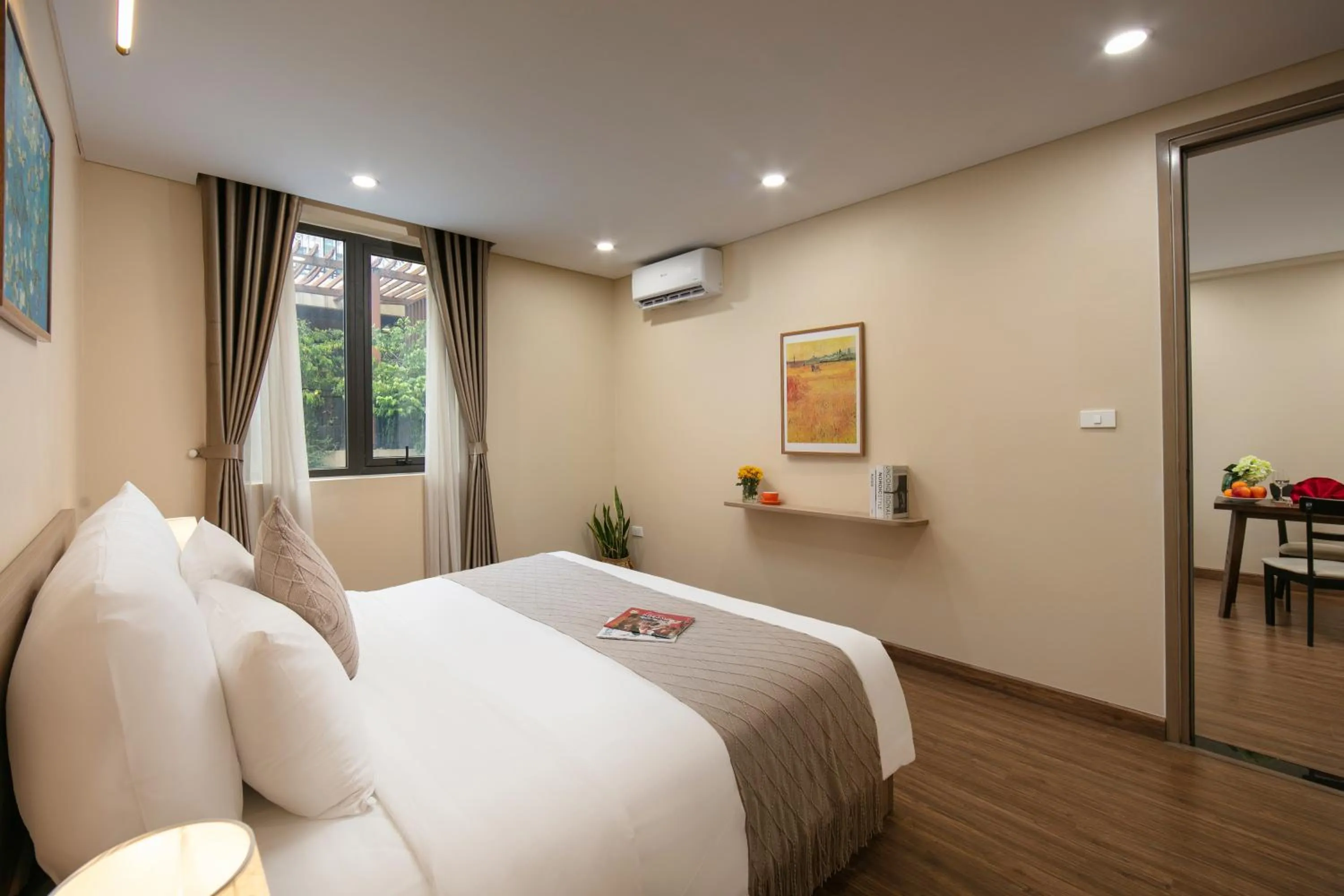 Bed in HB Serviced Apartment - Lạc Long Quân