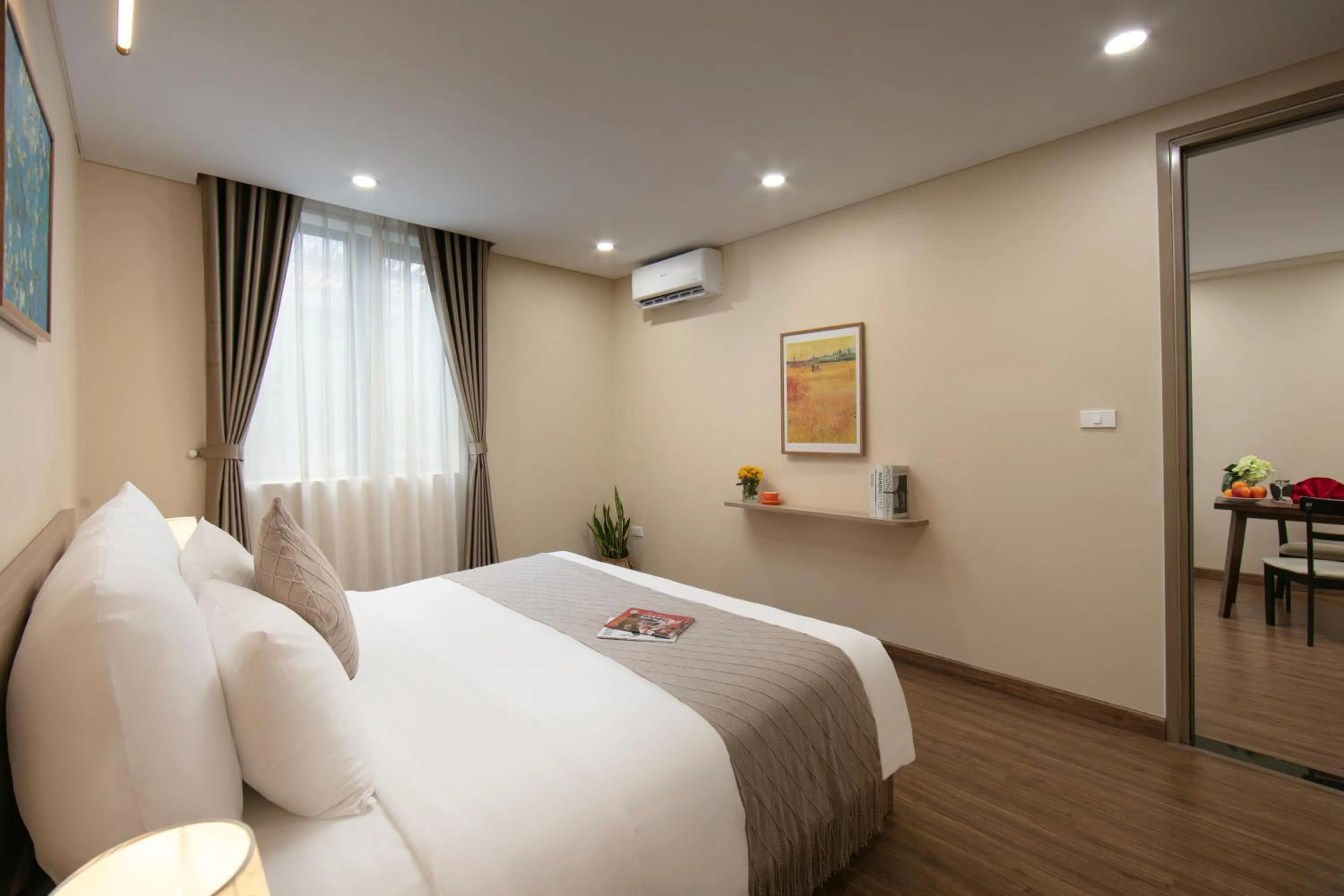 Bed in HB Serviced Apartment - Lạc Long Quân