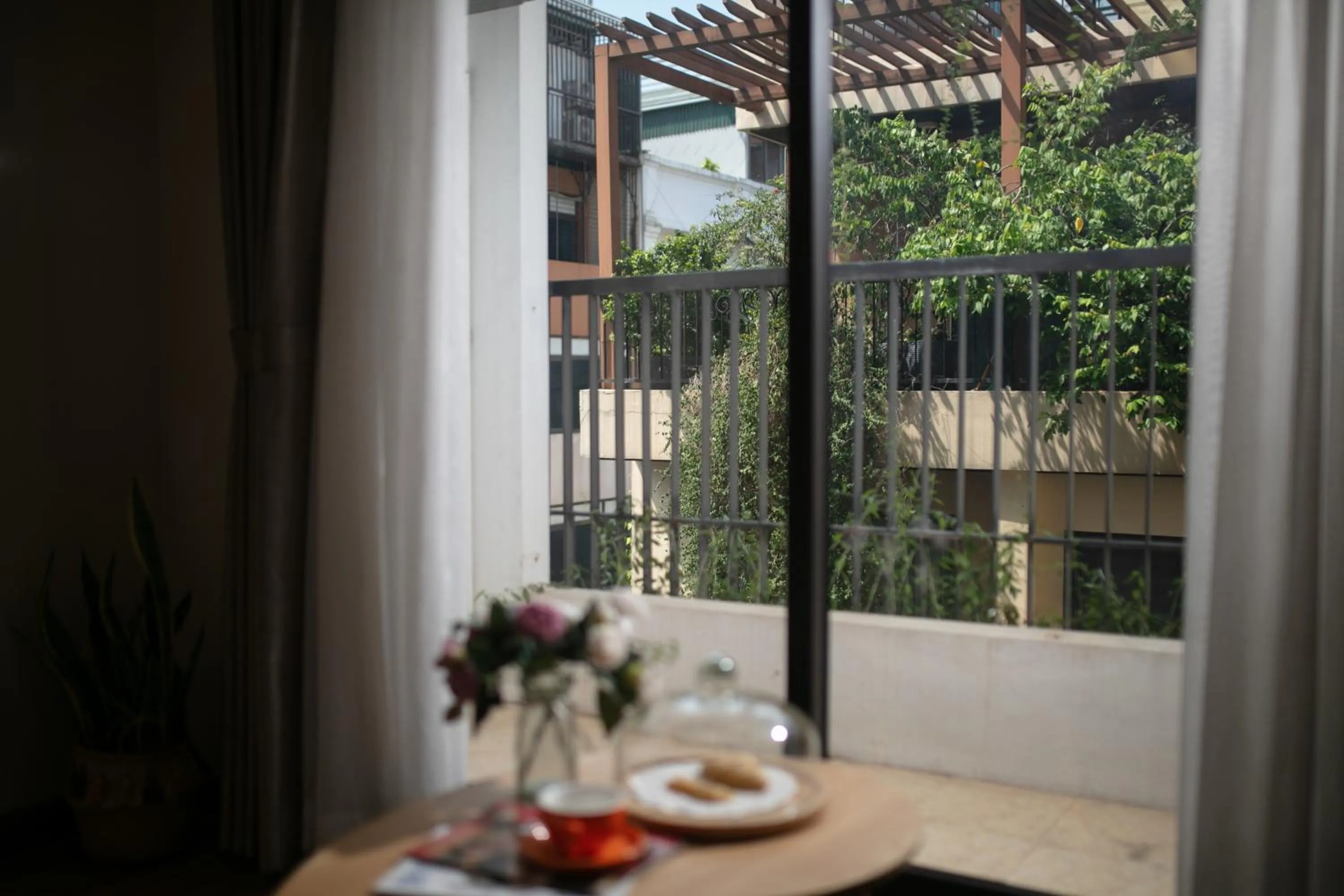 HB Serviced Apartment - Lạc Long Quân